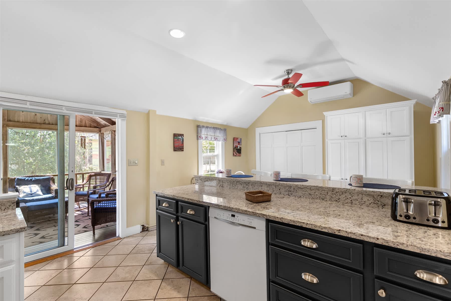 Beautifully Renovated 6BR Home Easy Walk to Downtown Harwichport Bank Street Beach 8