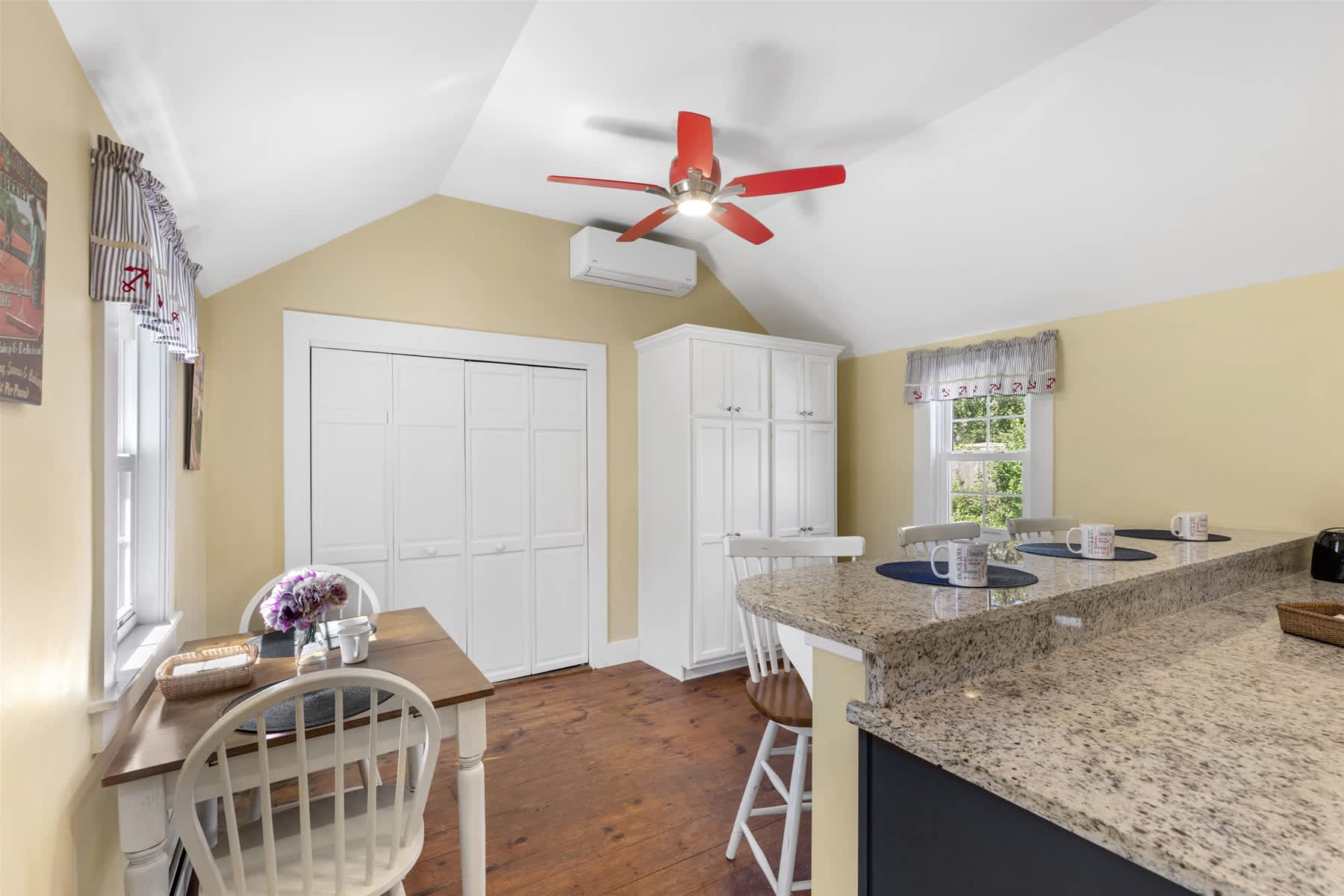 Beautifully Renovated 6BR Home Easy Walk to Downtown Harwichport Bank Street Beach 9