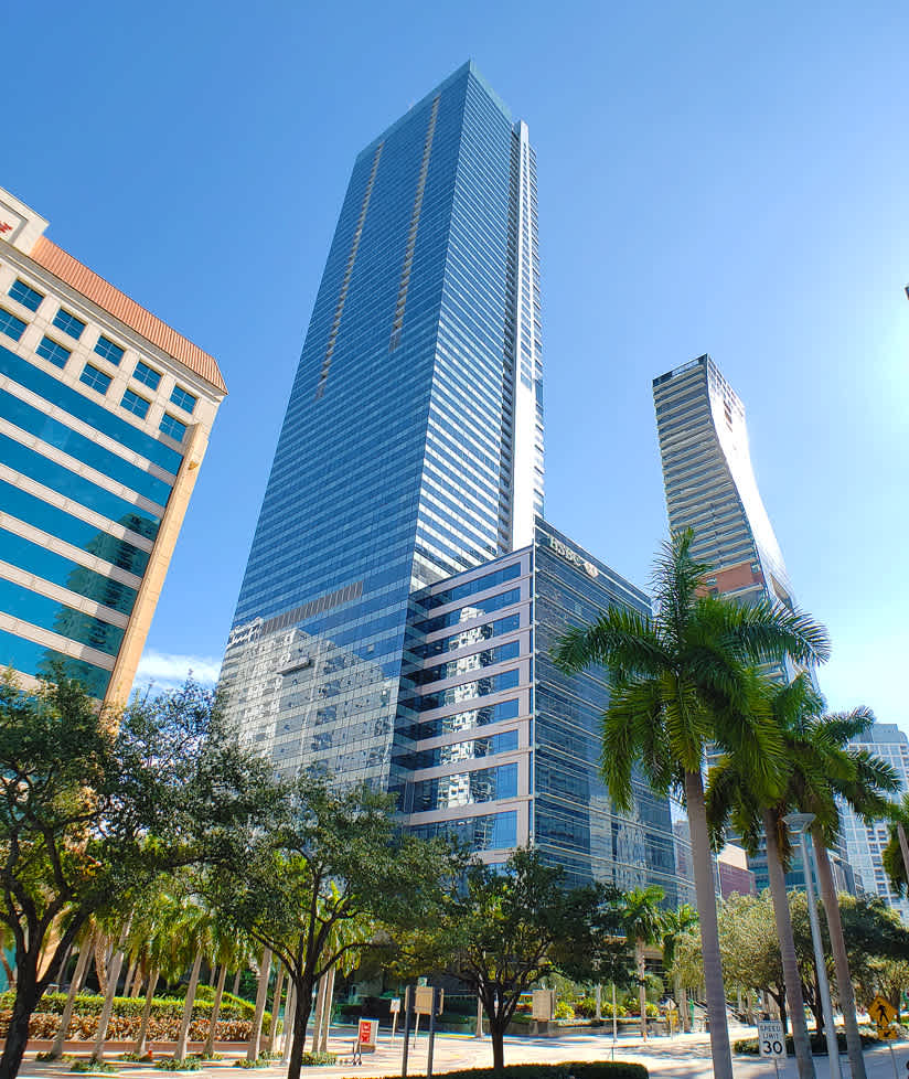 Luxury Four Seasons Condo | Free Valet & Gym — photo 30