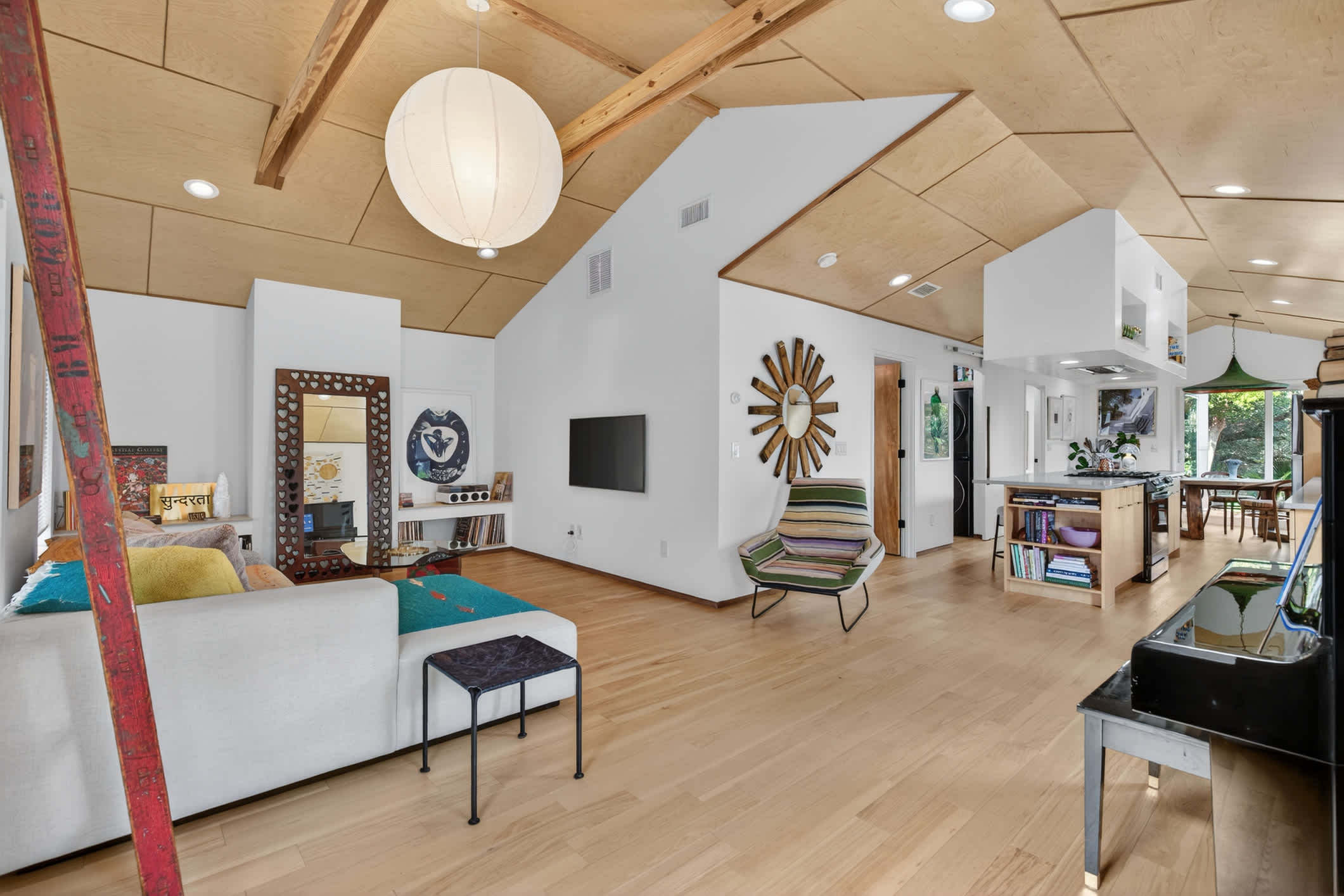 Black Box House | Tranquil Retreat | Mins to Downtown
