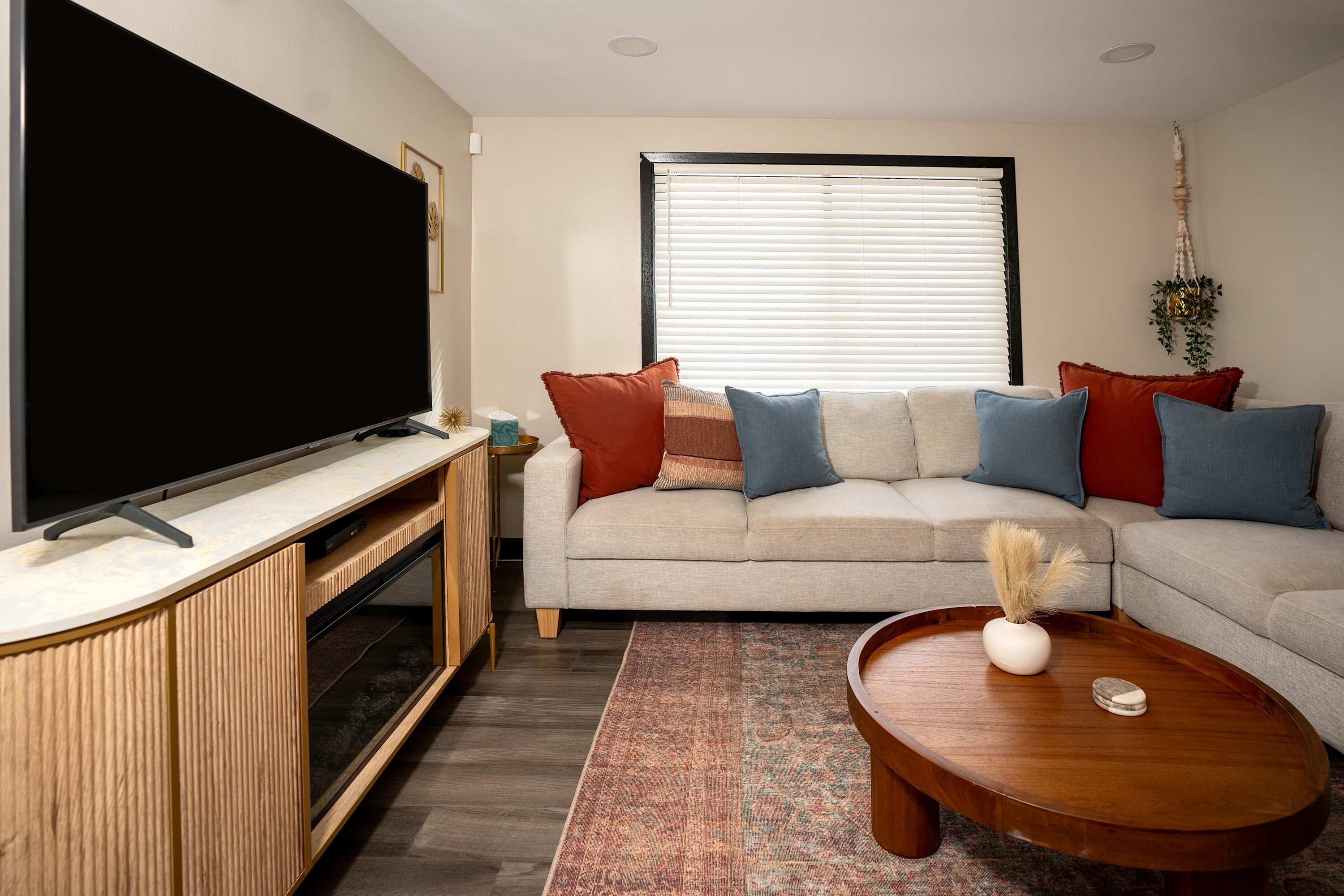 Hot Tub & Game Room near Downtown Lake Geneva!