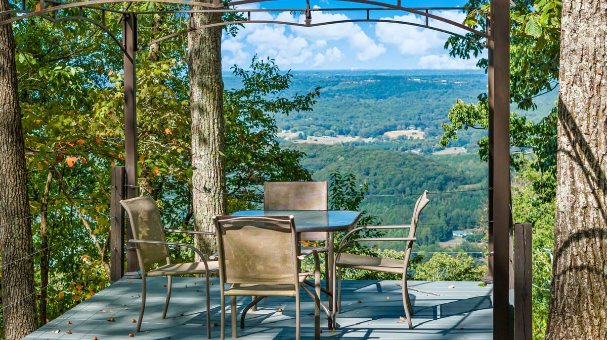 Mountain Treehouse - Magpie Nest in Mentone, AL