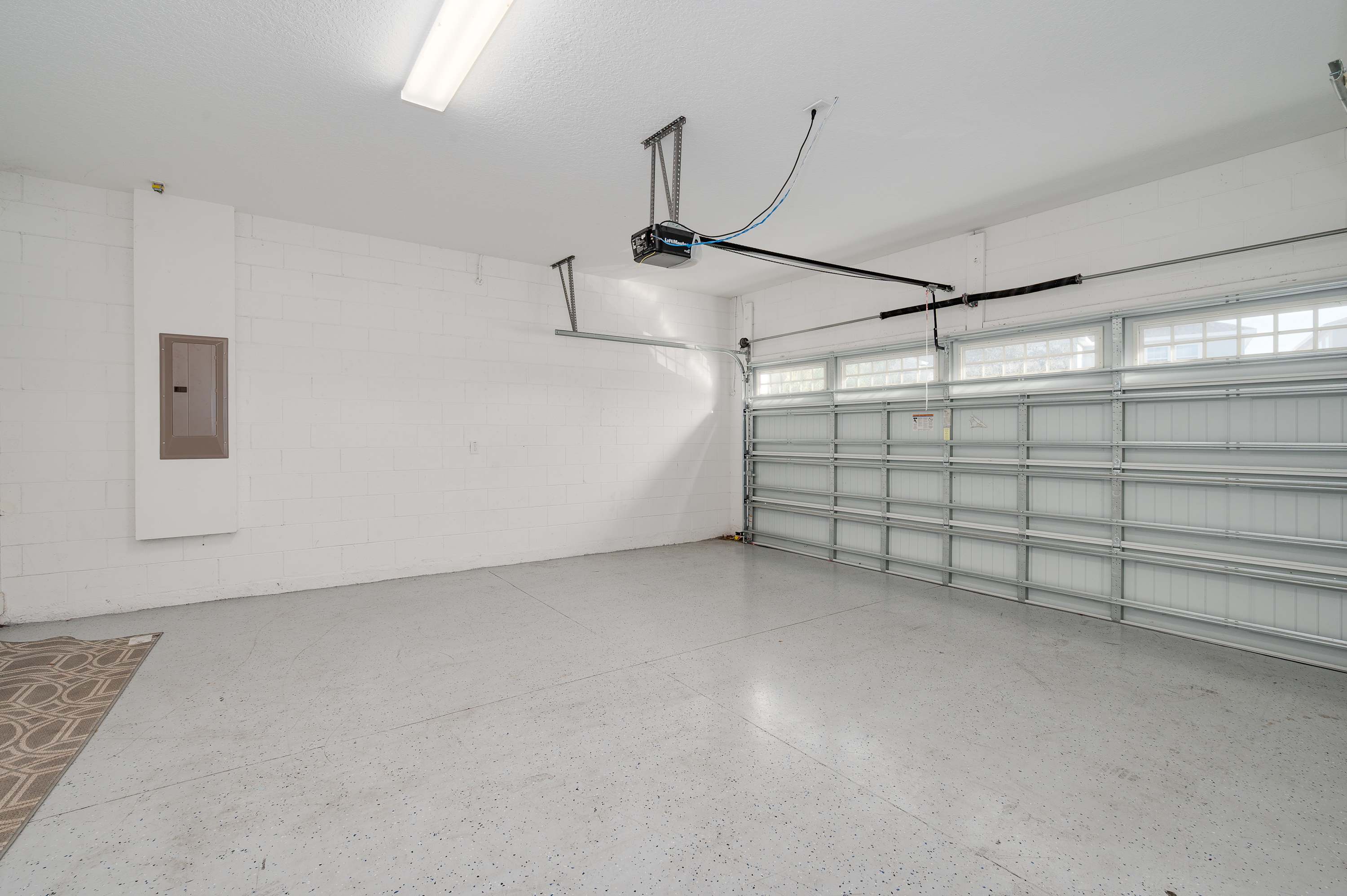 Spacious retreat w/ pool & hot tub