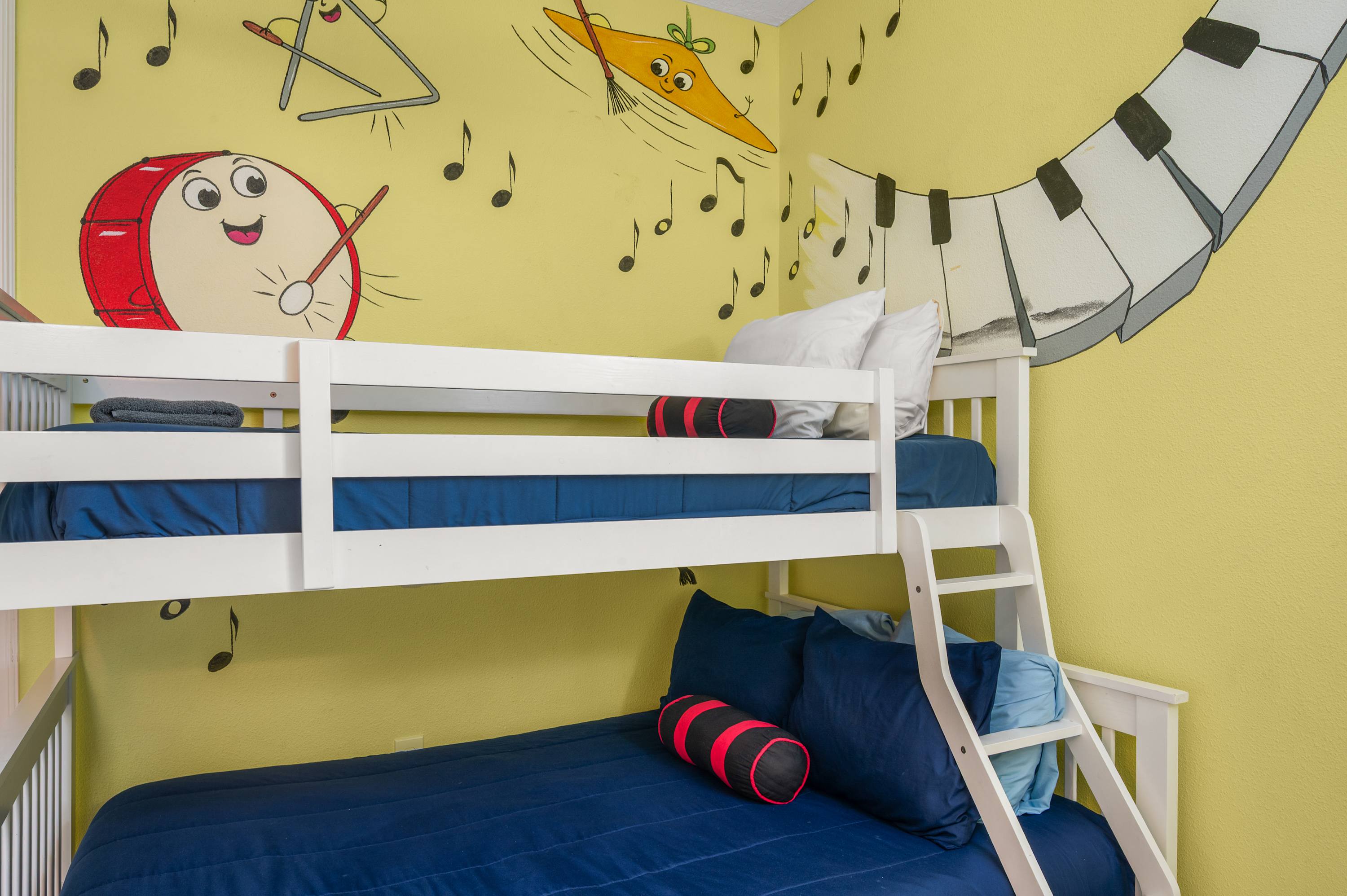 Spacious retreat w/ pool & hot tub