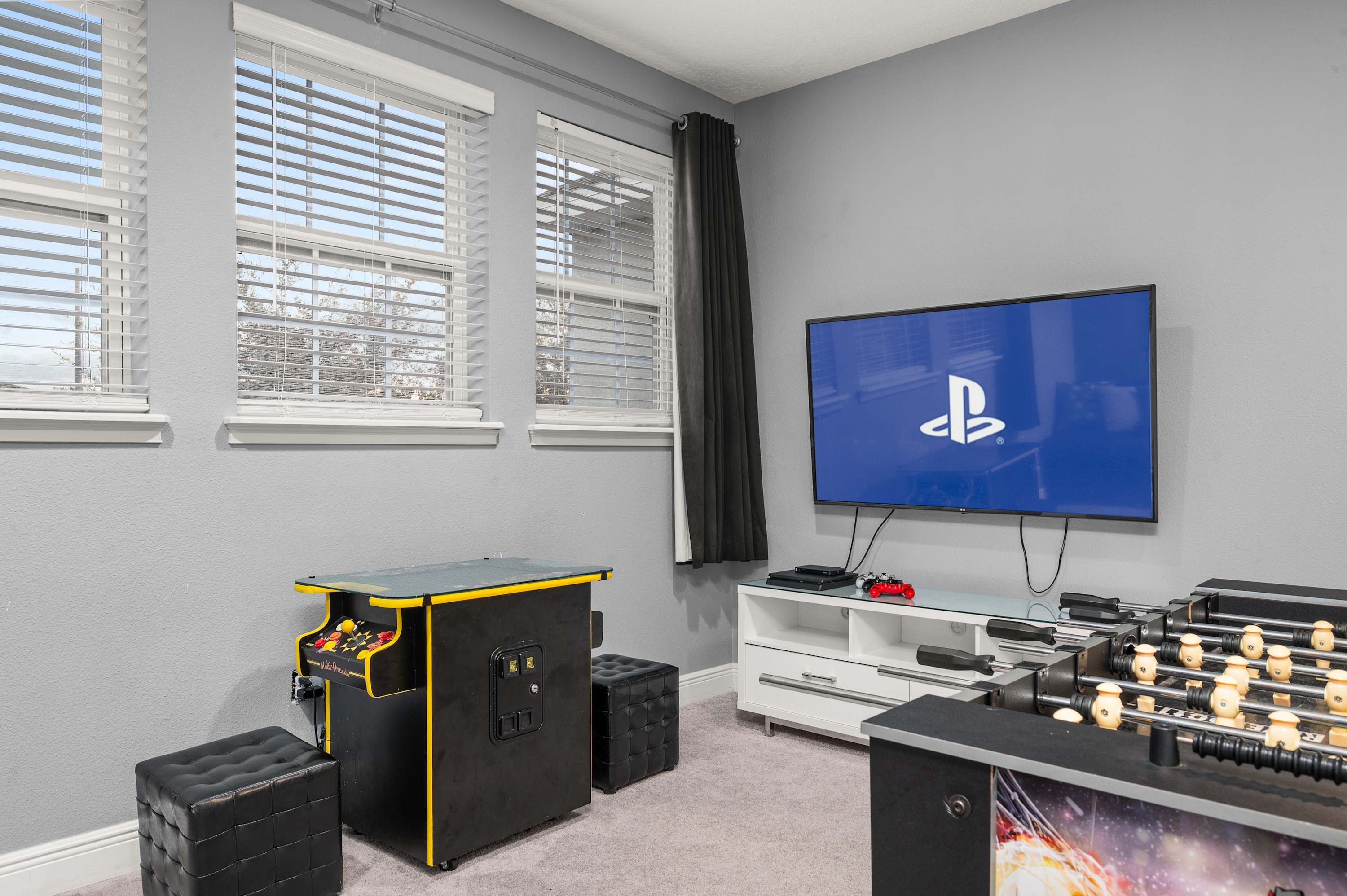 Spacious retreat w/ pool & hot tub