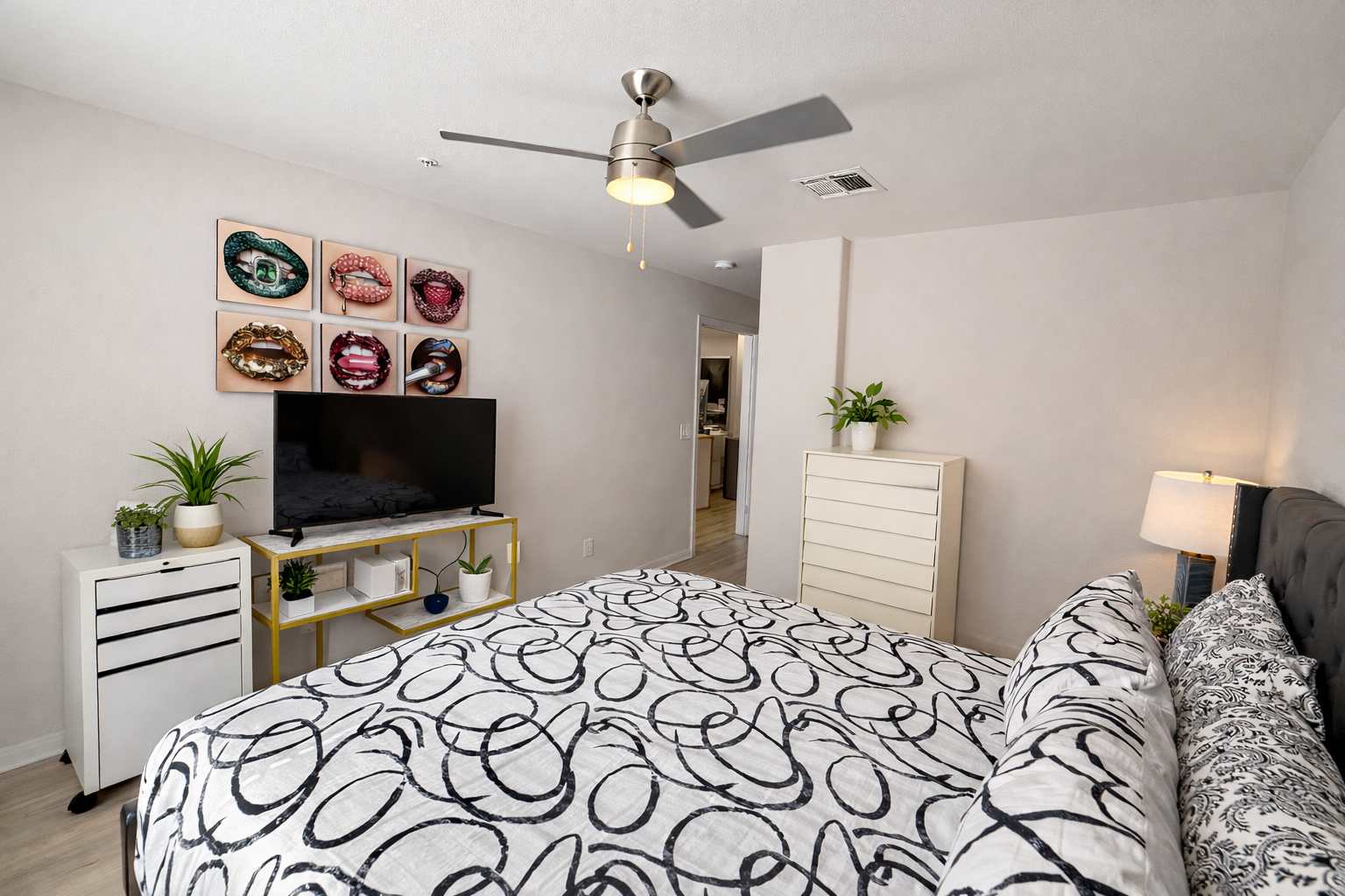 Stylish 1BR Apartment in Little Italy - Photo 4