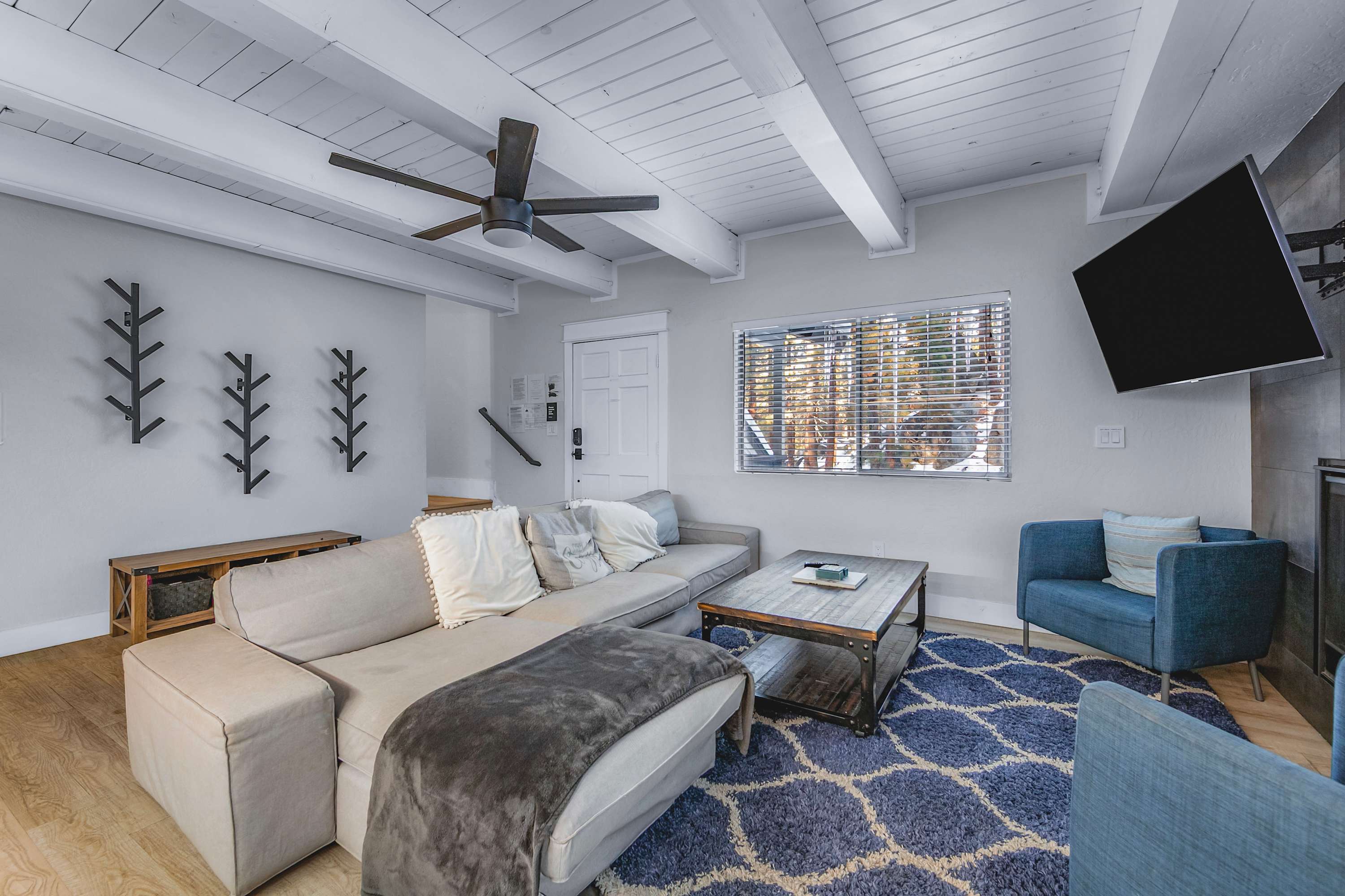 Zephyr Chalet Steps from Zephyr Cove