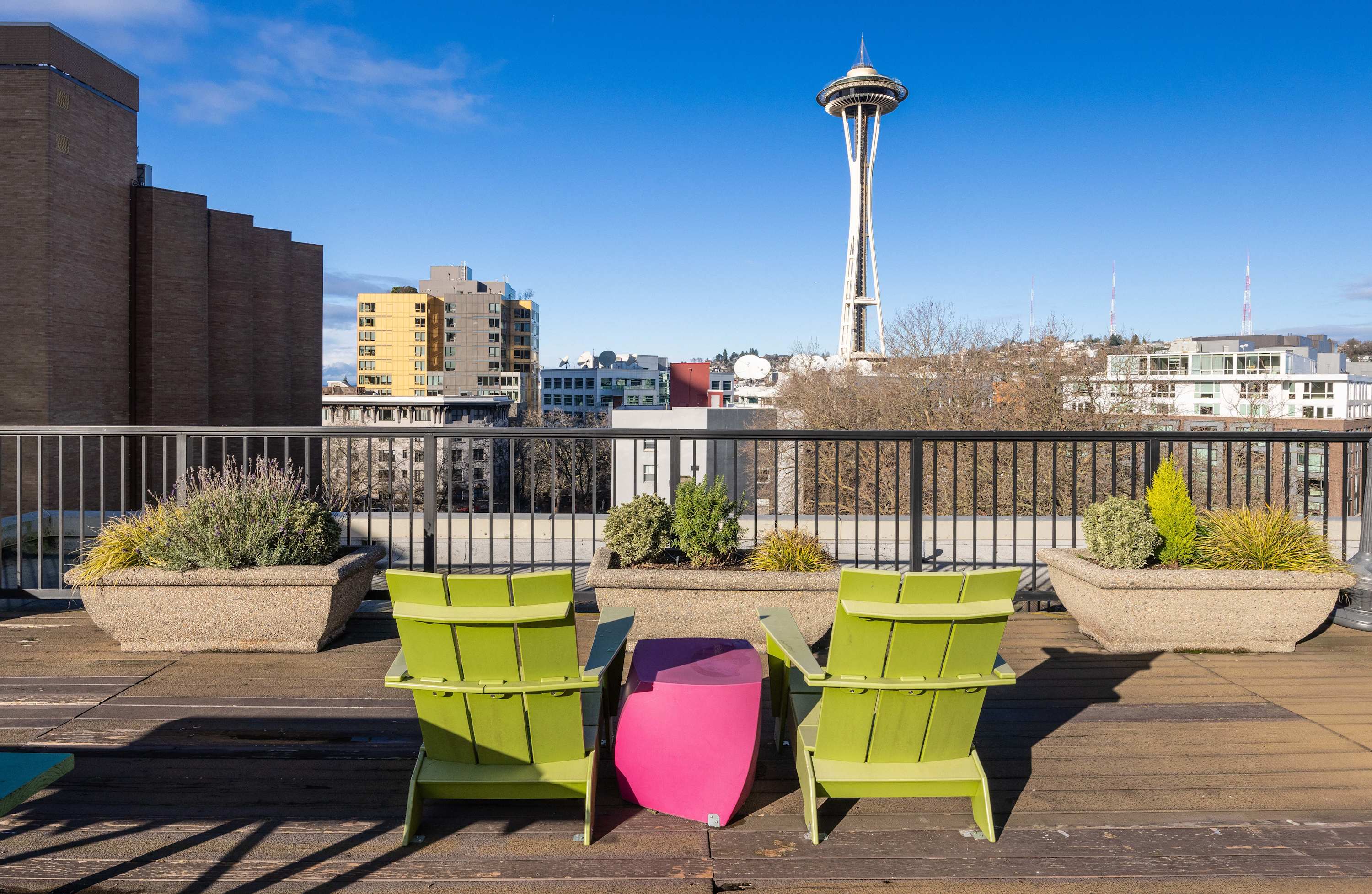 Modern 99WS DT Studio, Space Needle & Lumen Field