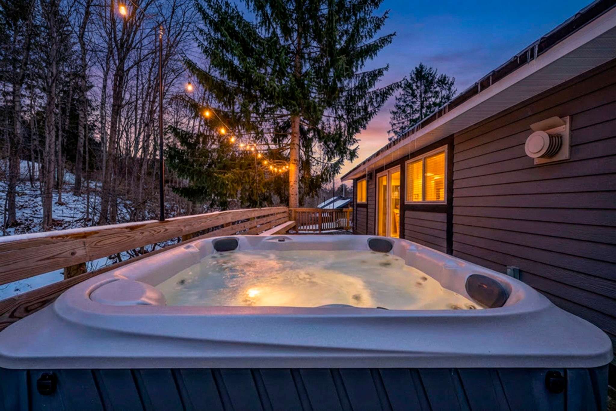 Creekside Hot Tub Cabin | Ski | Fireplace | 3BR