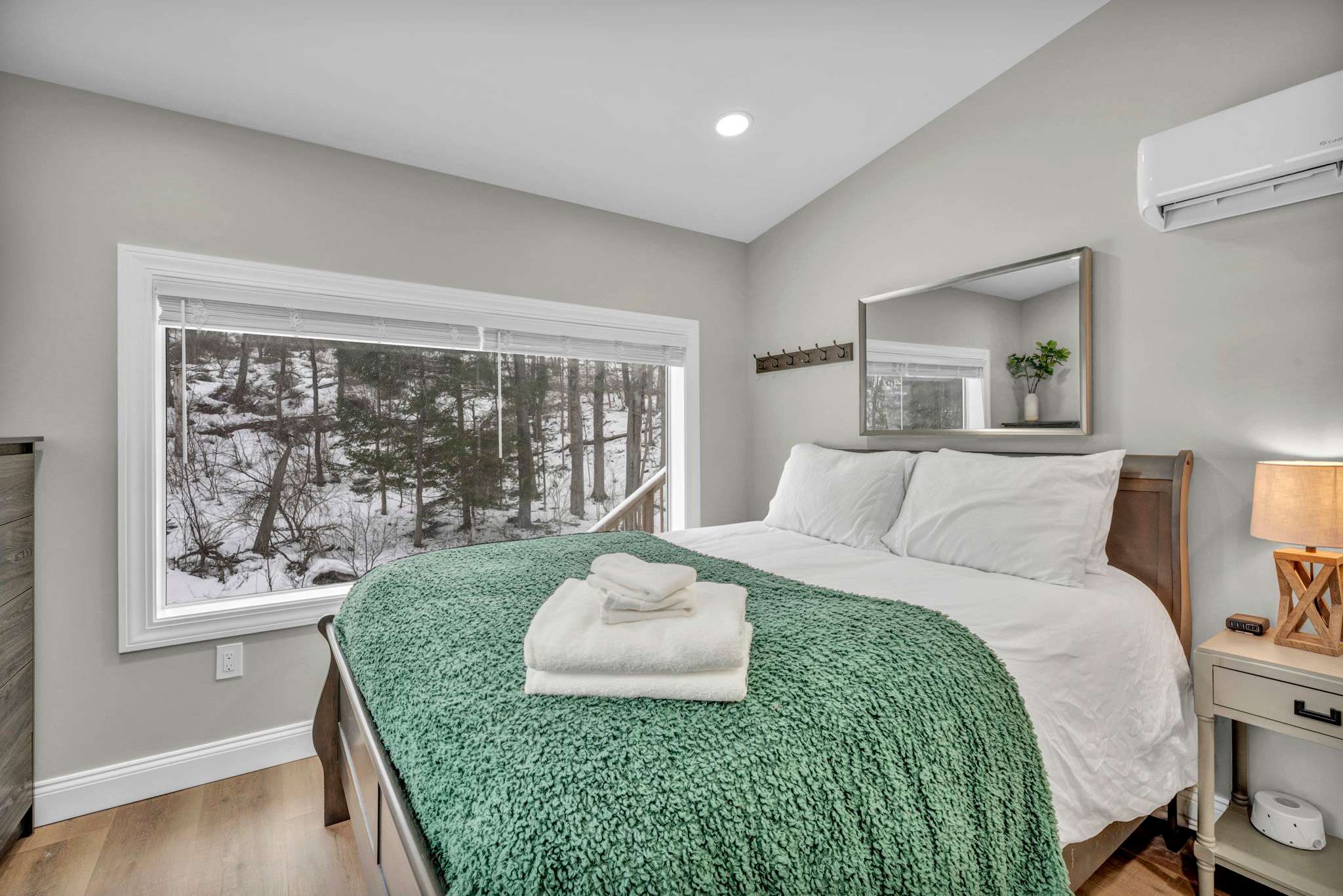 Creekside Hot Tub Cabin | Ski | Fireplace | 3BR