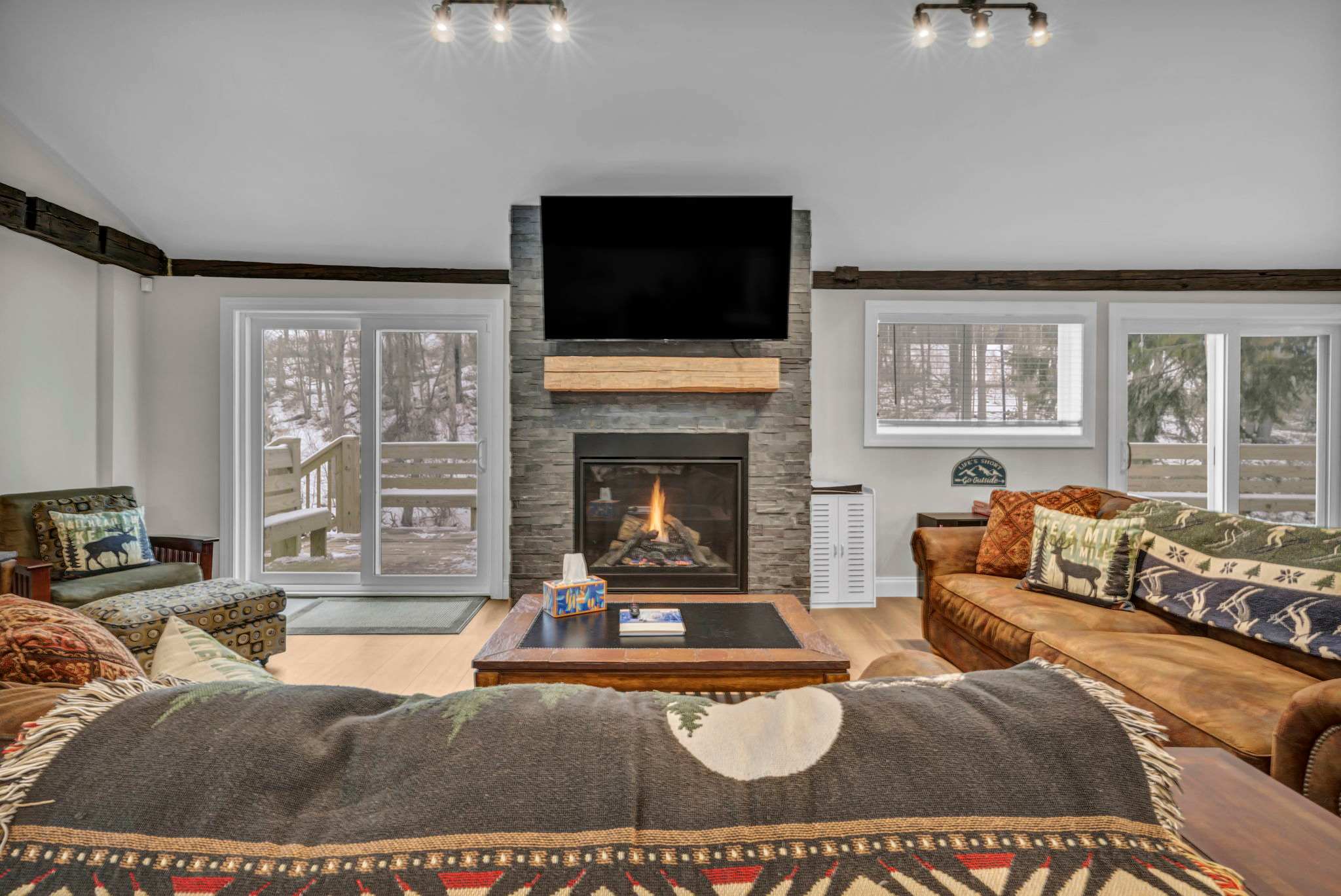 Creekside Hot Tub Cabin | Ski | Fireplace | 3BR