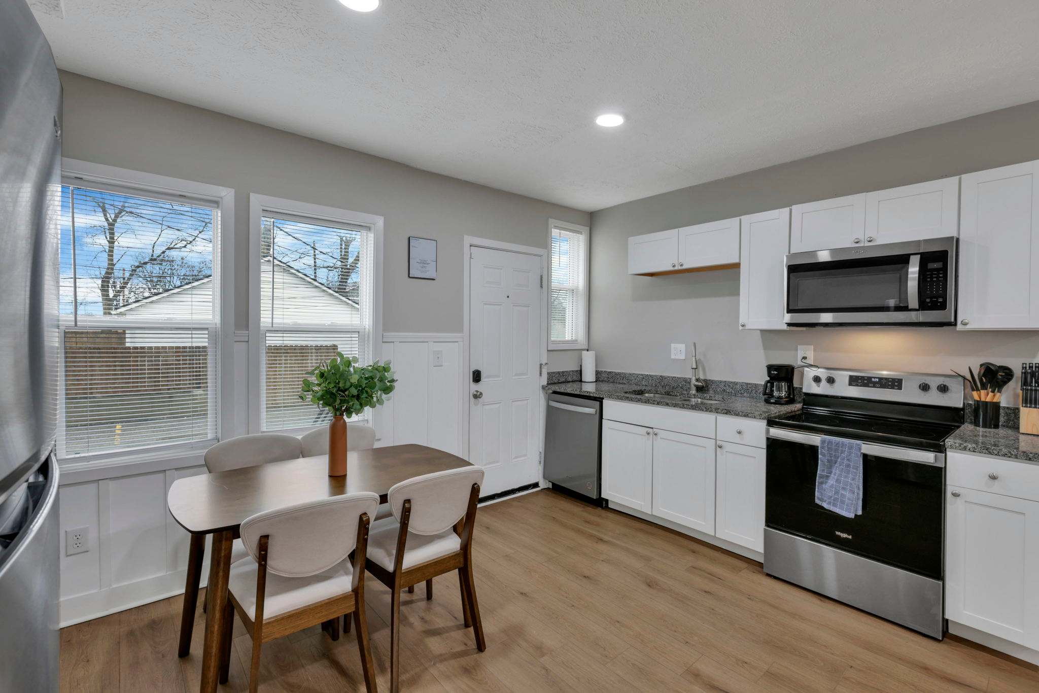 Modern Townhouse in Historic Building Walk to Downtown