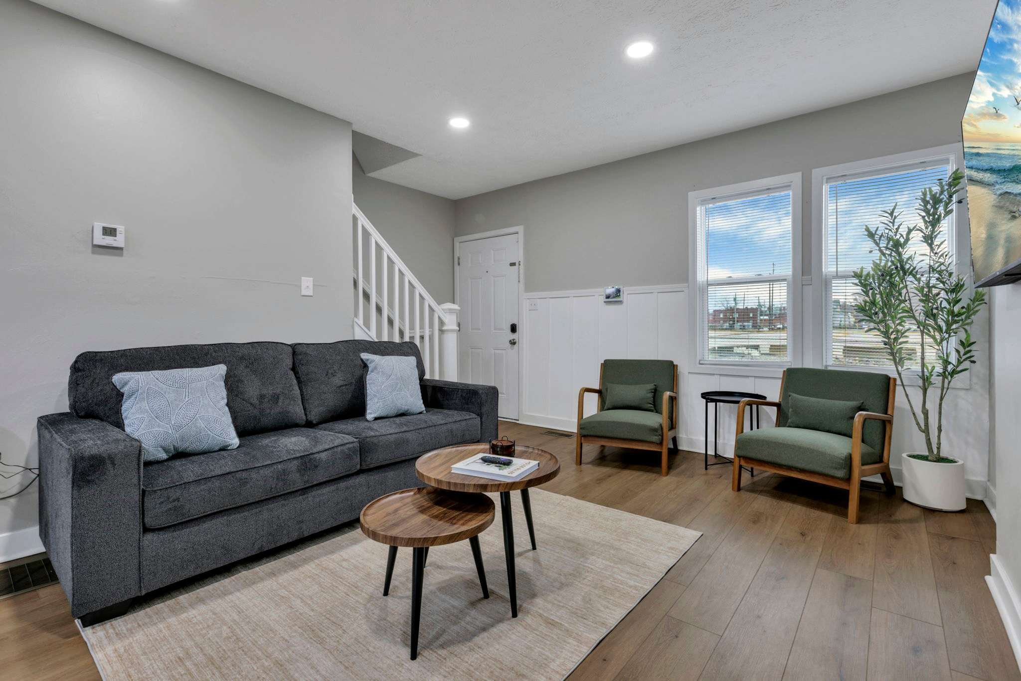 Modern Townhouse in Historic Building Walk to Downtown