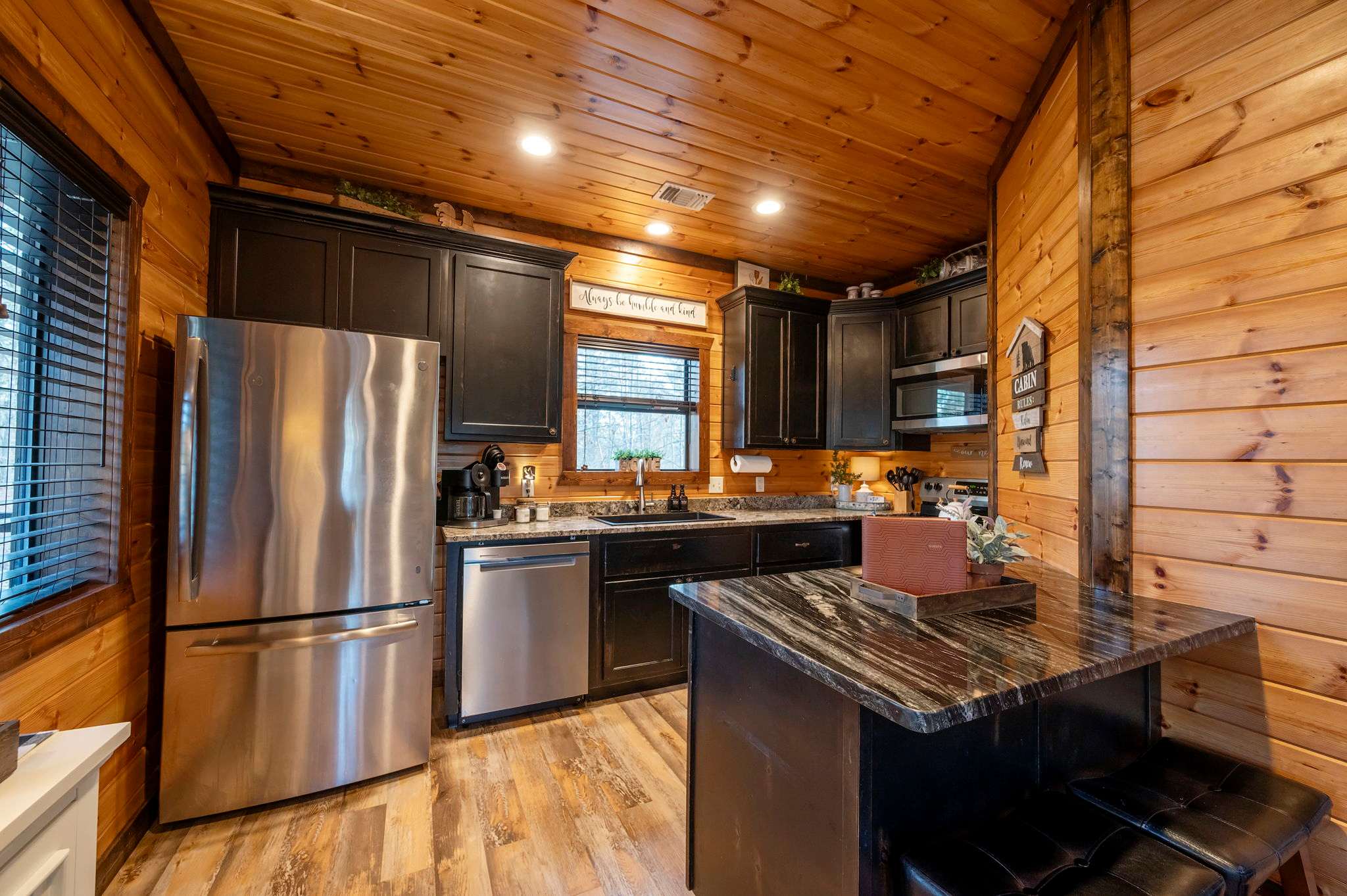 New! Eagle Hollow! Hot Tub-Arcade-Foosball-Firepit