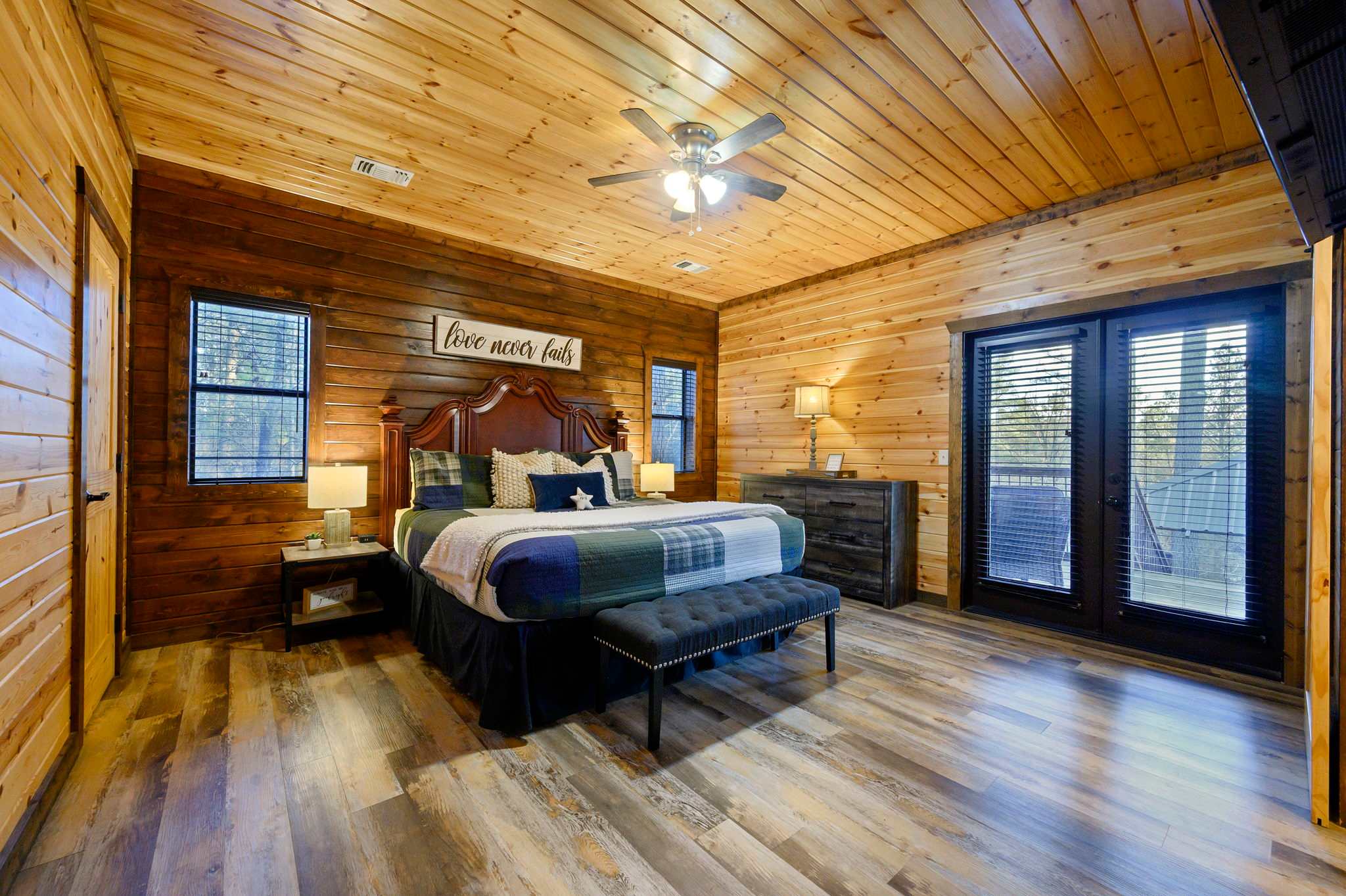 New! Eagle Hollow! Hot Tub-Arcade-Foosball-Firepit