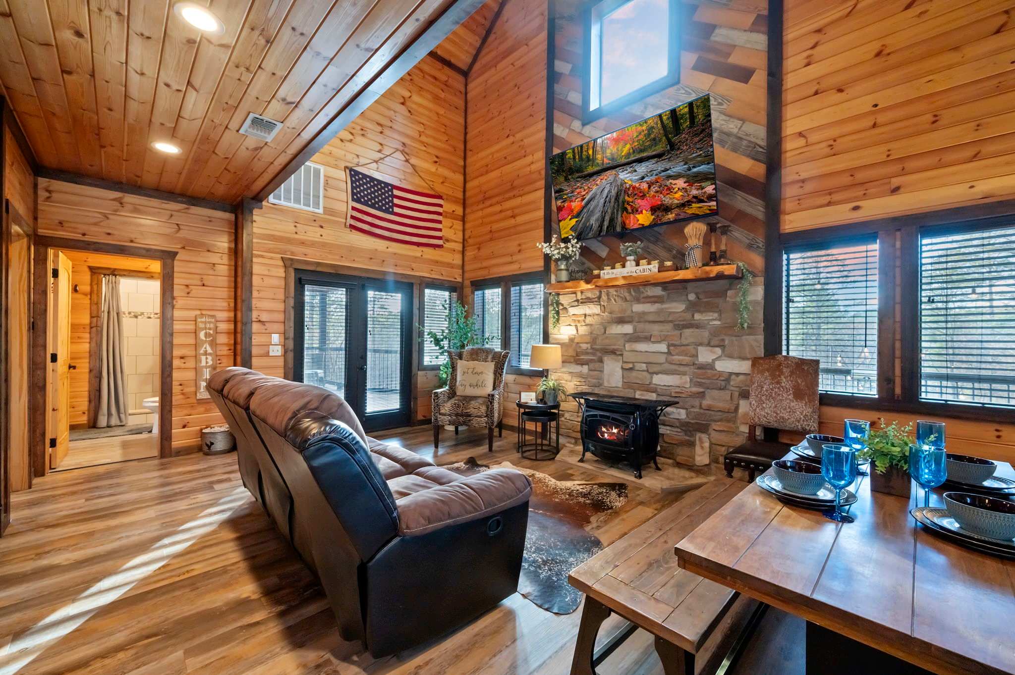 New! Eagle Hollow! Hot Tub-Arcade-Foosball-Firepit
