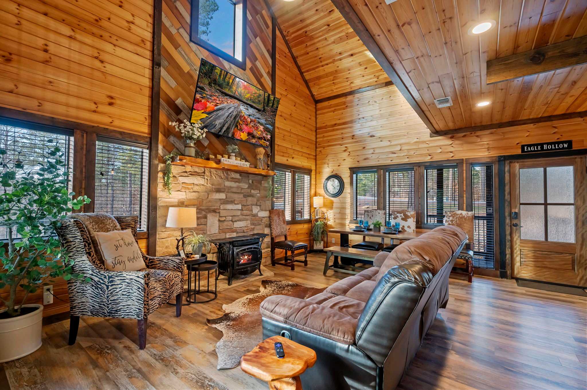 New! Eagle Hollow! Hot Tub-Arcade-Foosball-Firepit