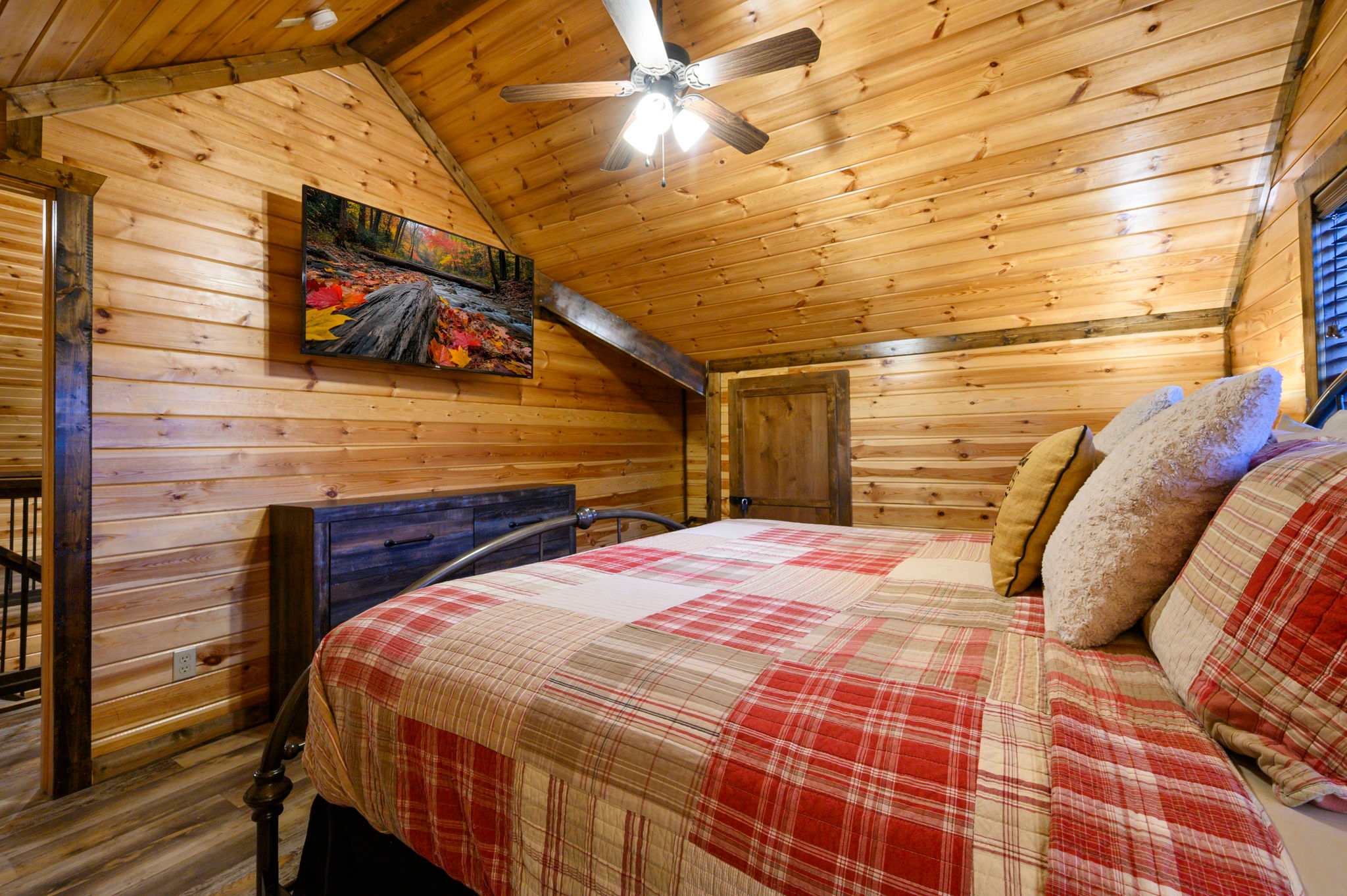 New! Eagle Hollow! Hot Tub-Arcade-Foosball-Firepit