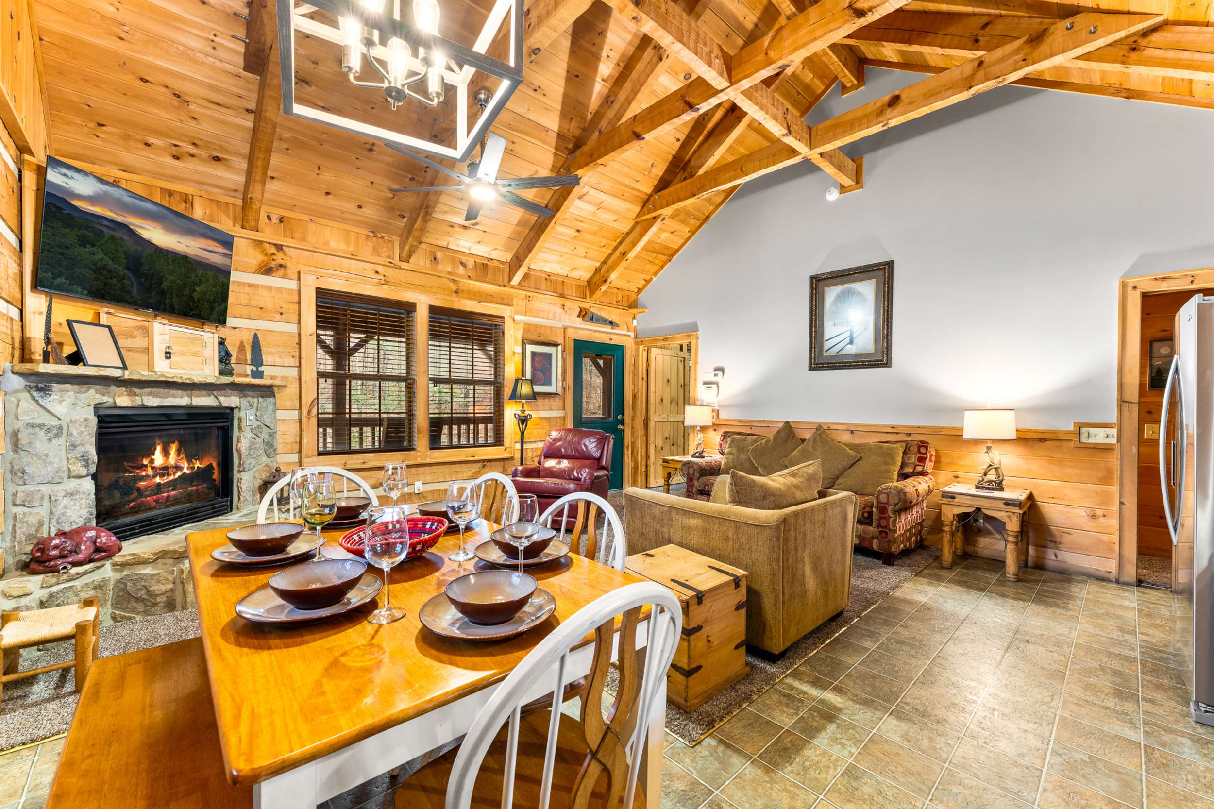 Cabin for 6 w Hot Tub & Game Room 2