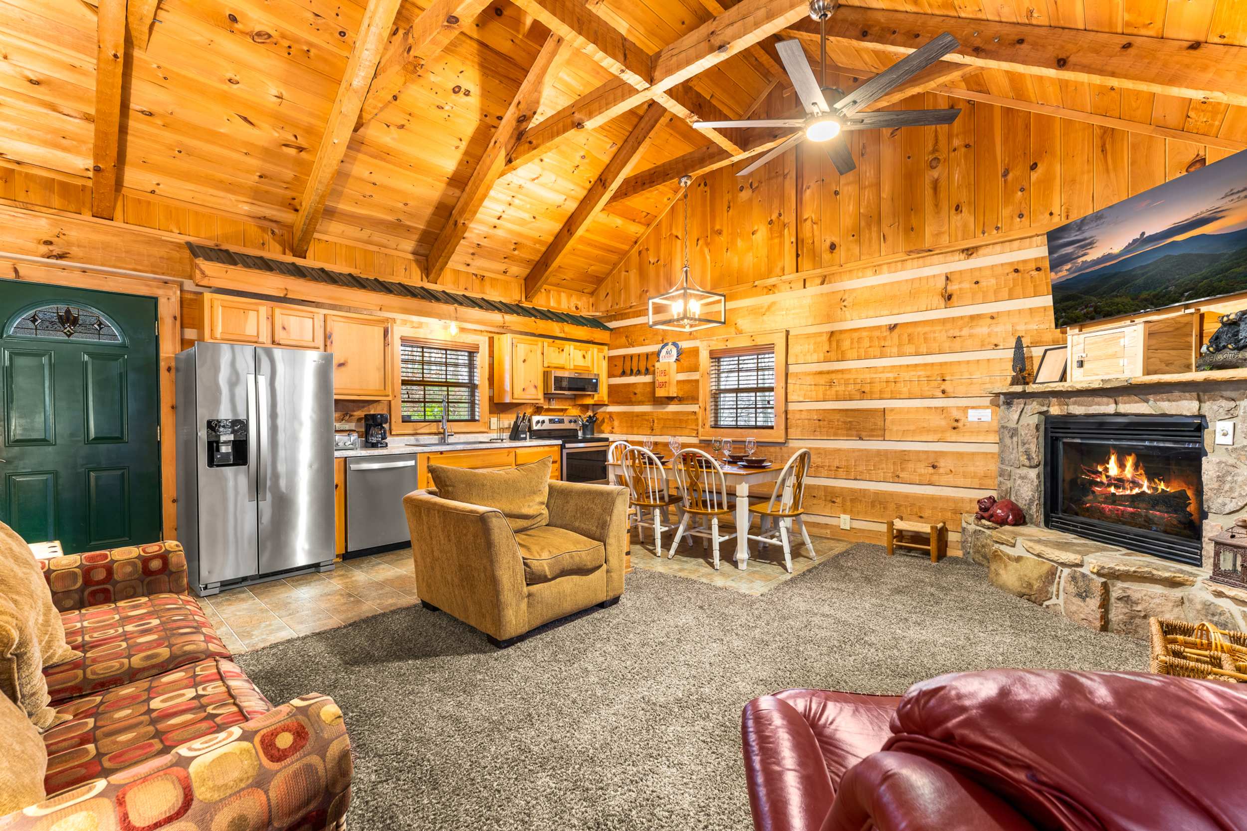 Cabin for 6 w Hot Tub & Game Room 7