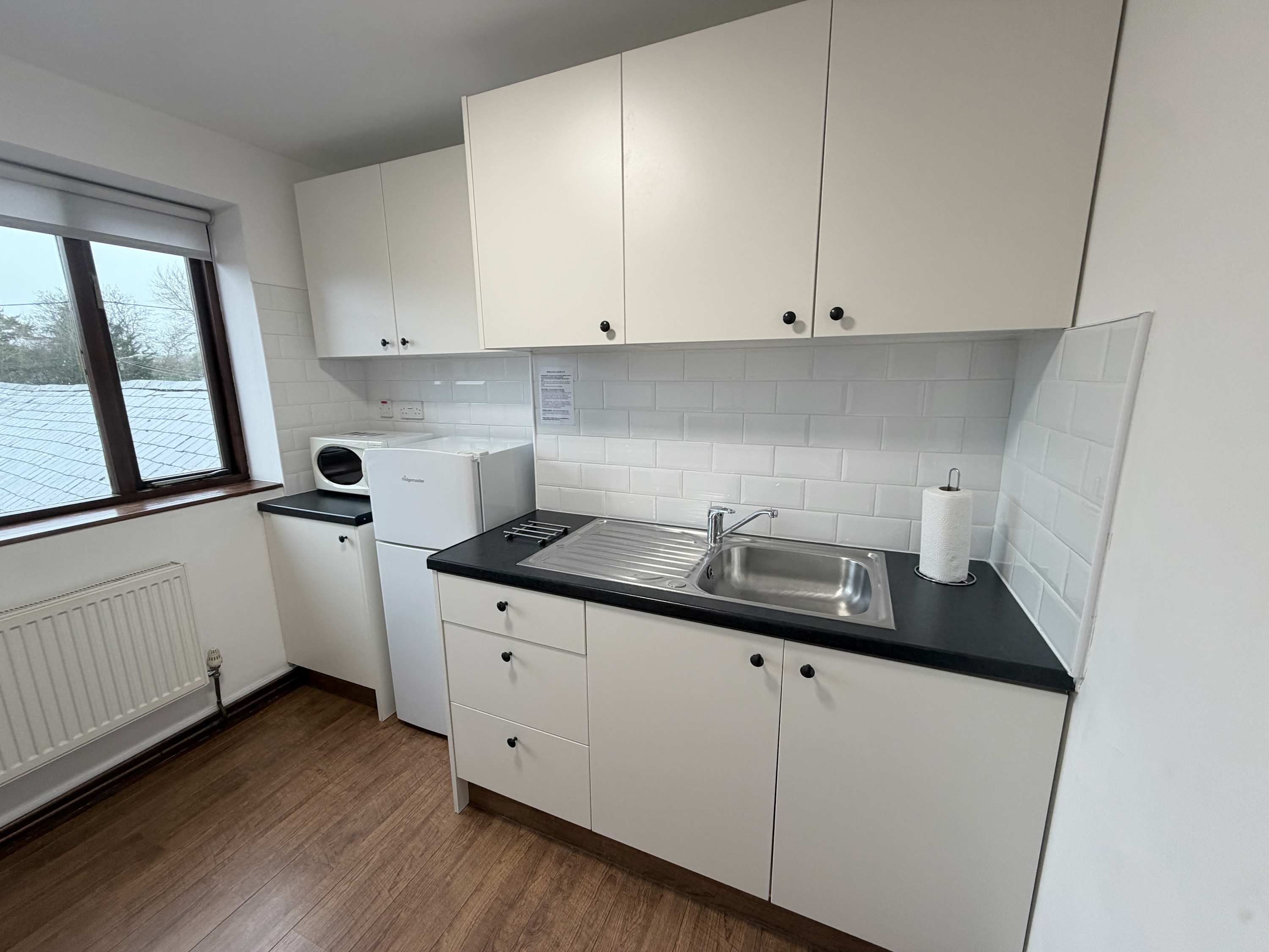 View Millbrook House Apartments 2 - One bedroom first floor apartment next to Milton Park in High Street OX14 4EL Millbrook House Apartments 2 - One bedroom first floor apartment next to Milton Park in High Street OX14 4EL - Property image 9 - VivreStays