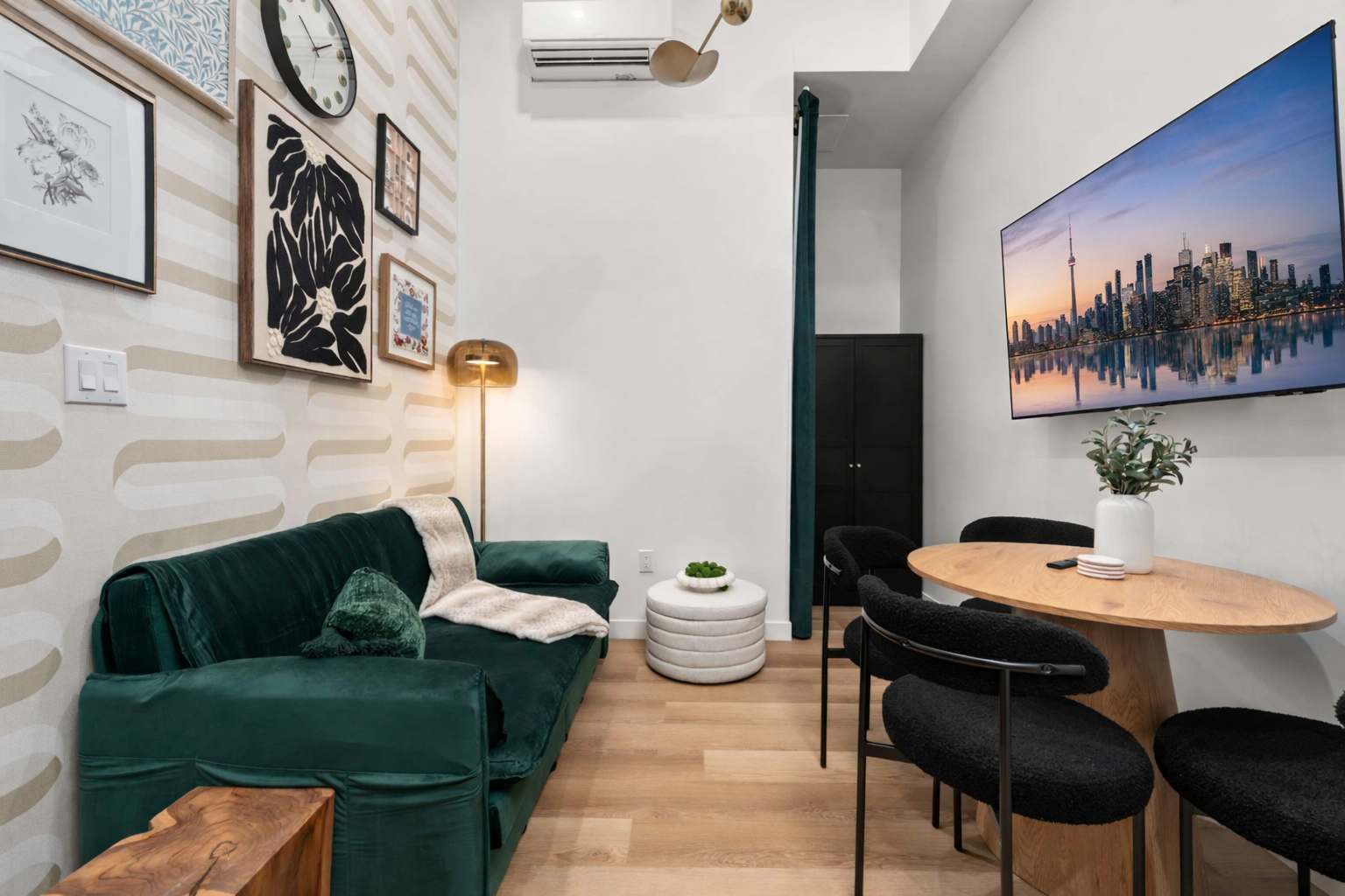 Featured Property The McCaul Brand New Suite in DT near CN Tower