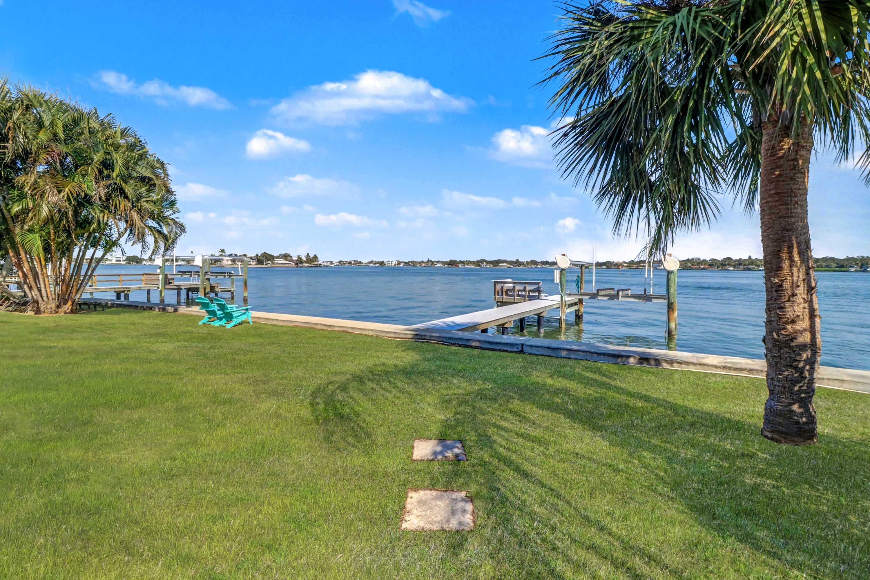 Waterfront home with deck garden WiFi and central AC dog friendly — Indian Rocks Beach, FL — vacation rental