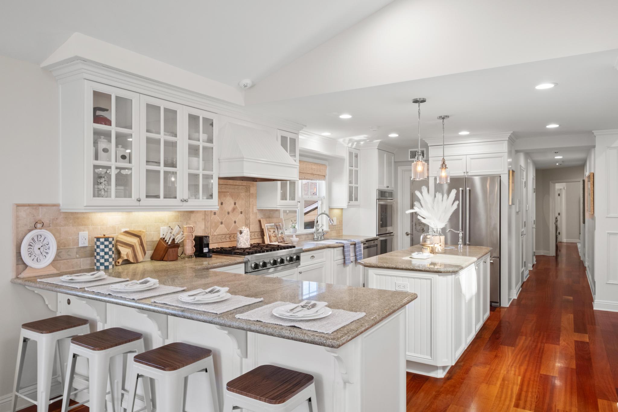 4br Beach House Steps from Sand - AC, Parking, BBQ