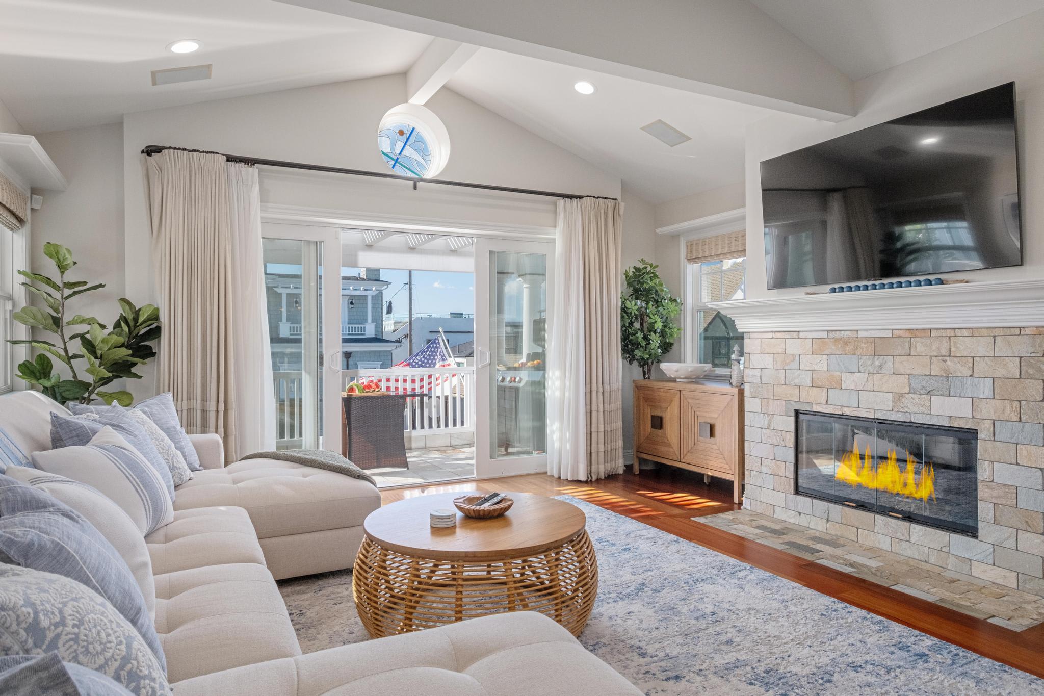 4br Beach House Steps from Sand - AC, Parking, BBQ