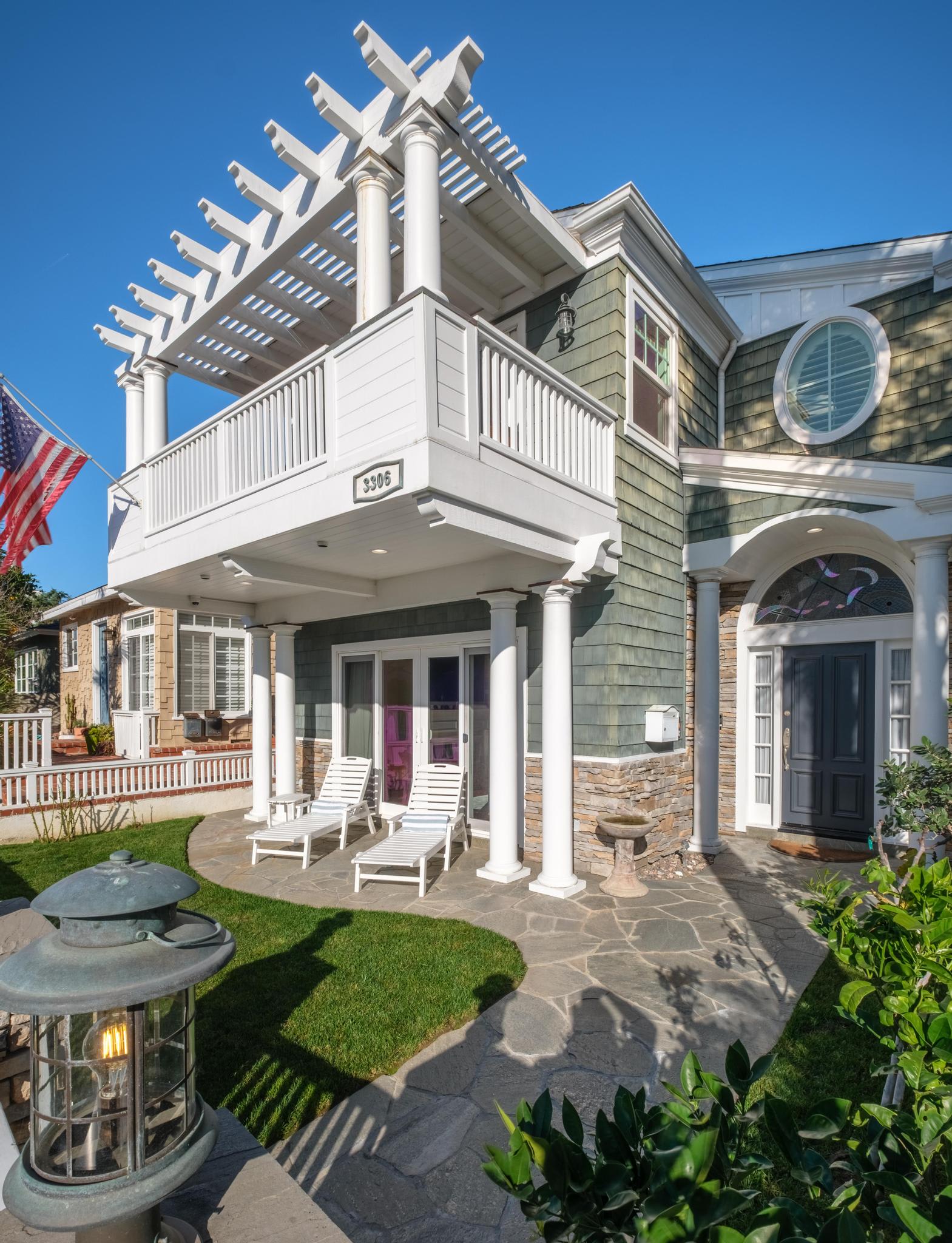 4br Beach House Steps from Sand - AC, Parking, BBQ