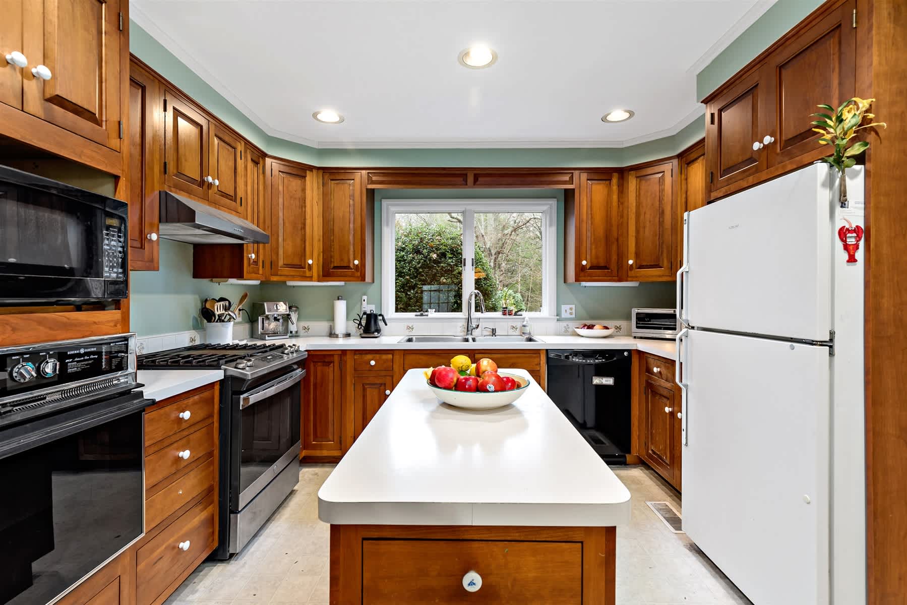 New 2026 Spacious Family Retreat in Centerville Just Minutes from Craigville Beach 3