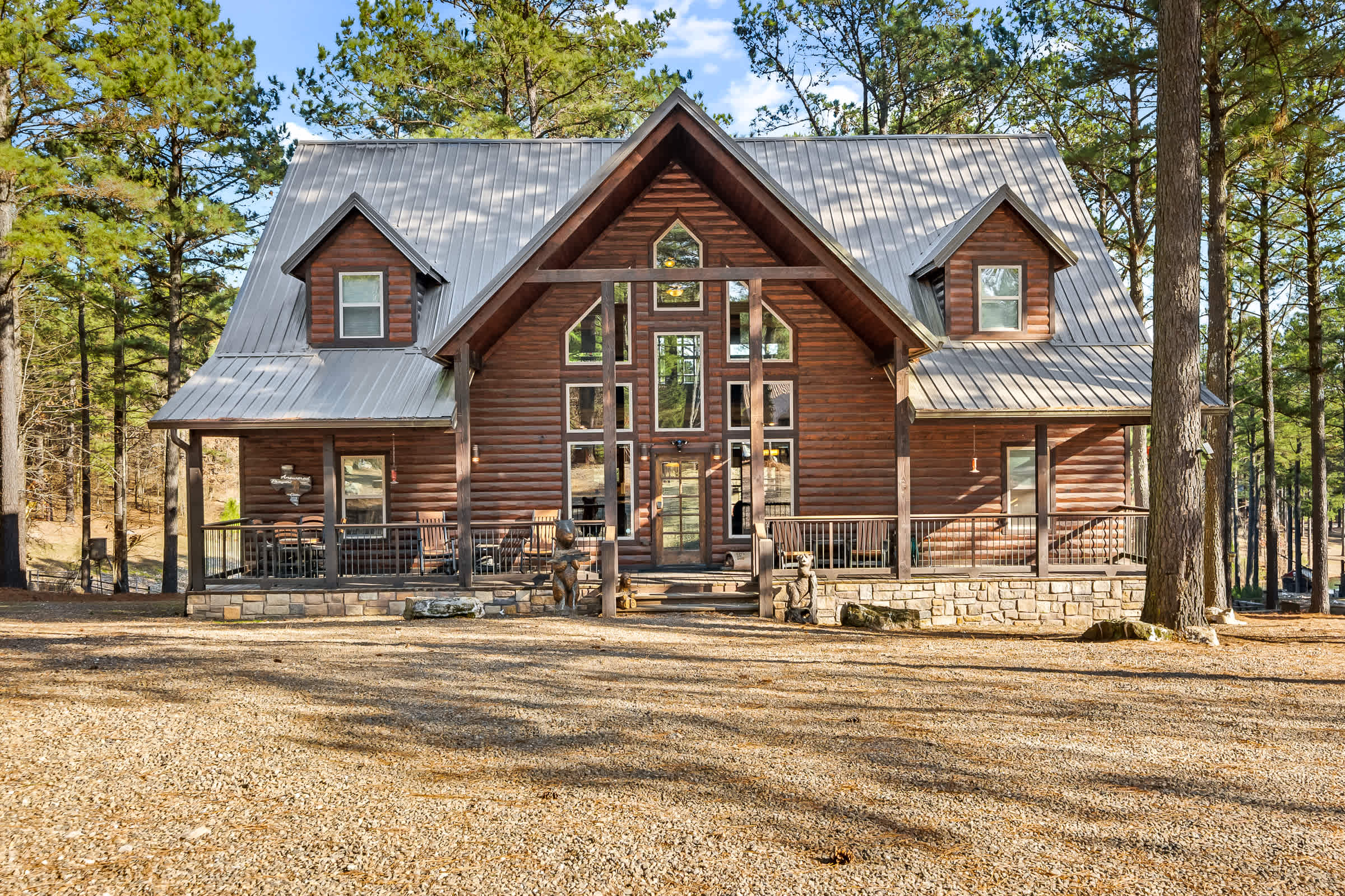 New! Answered Prayers! Pond! Hot Tub! Sleep 22!
