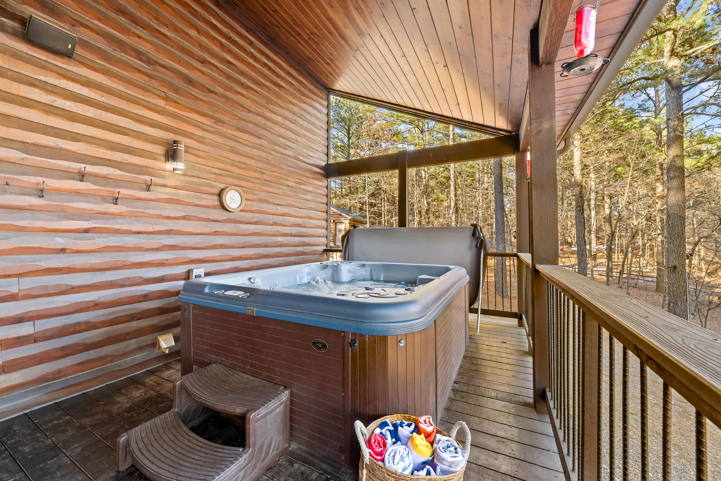 New! Answered Prayers! Pond! Hot Tub! Sleep 22!