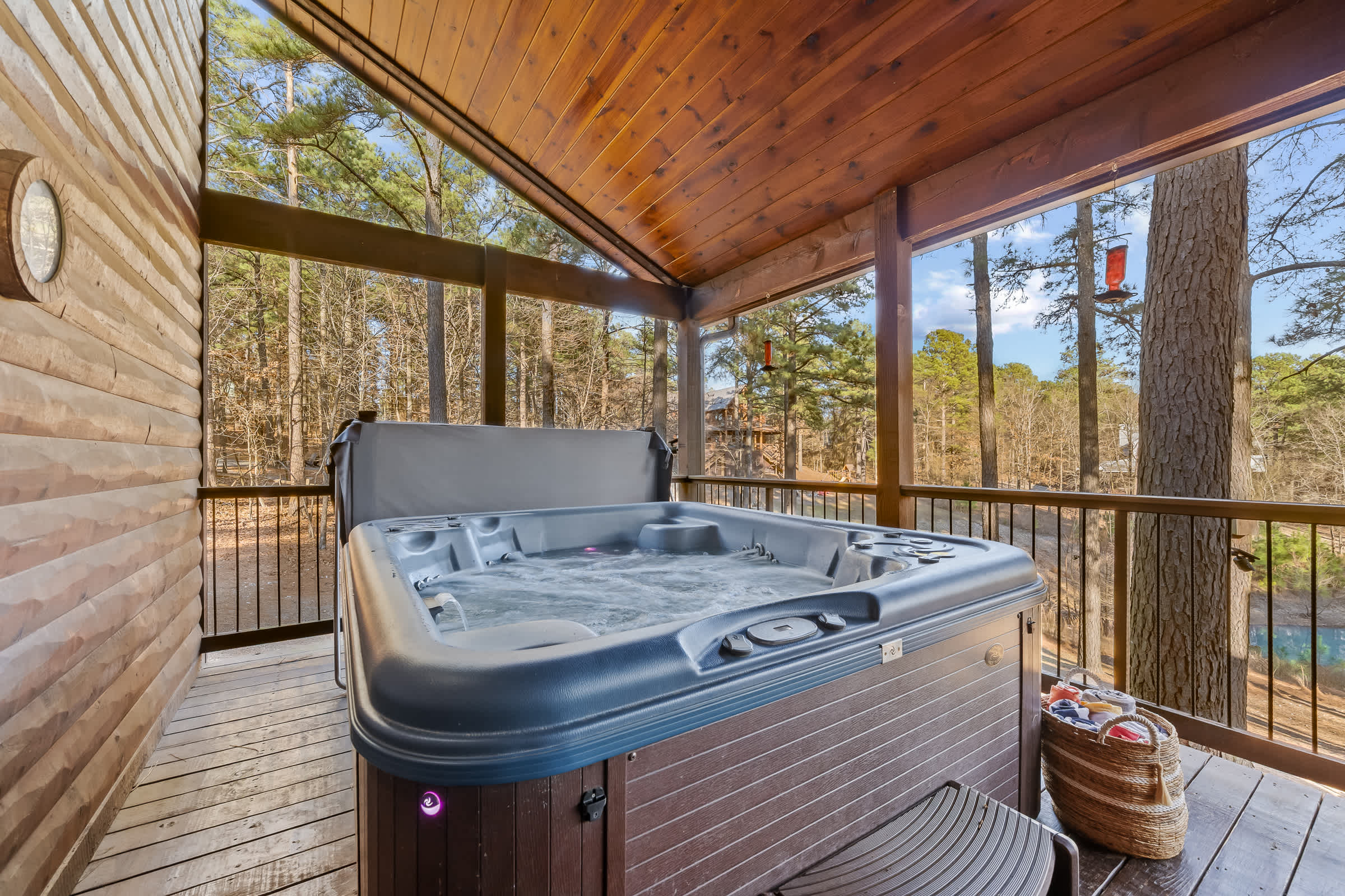 New! Answered Prayers! Pond! Hot Tub! Sleep 22!