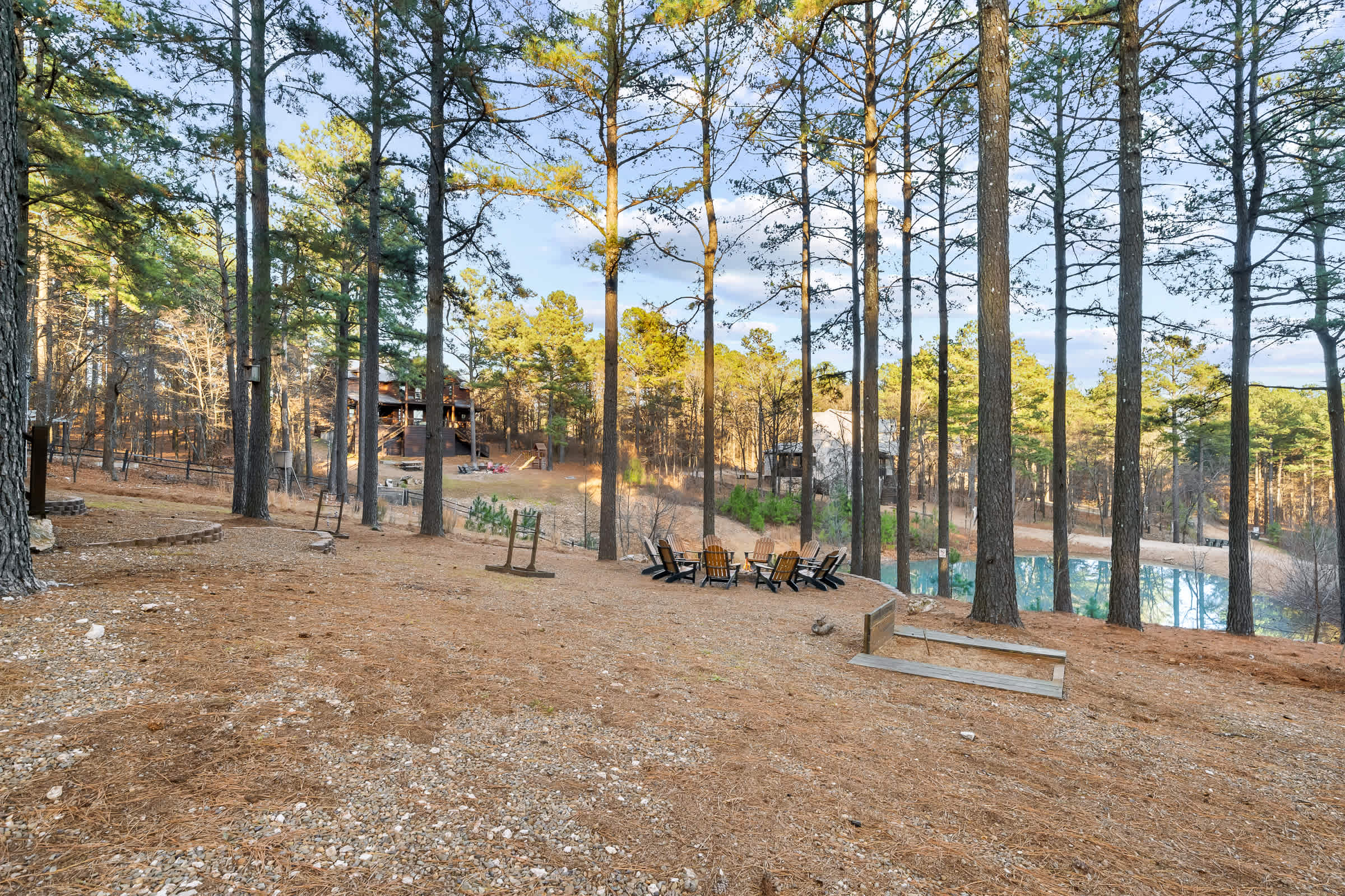 New! Answered Prayers! Pond! Hot Tub! Sleep 22!