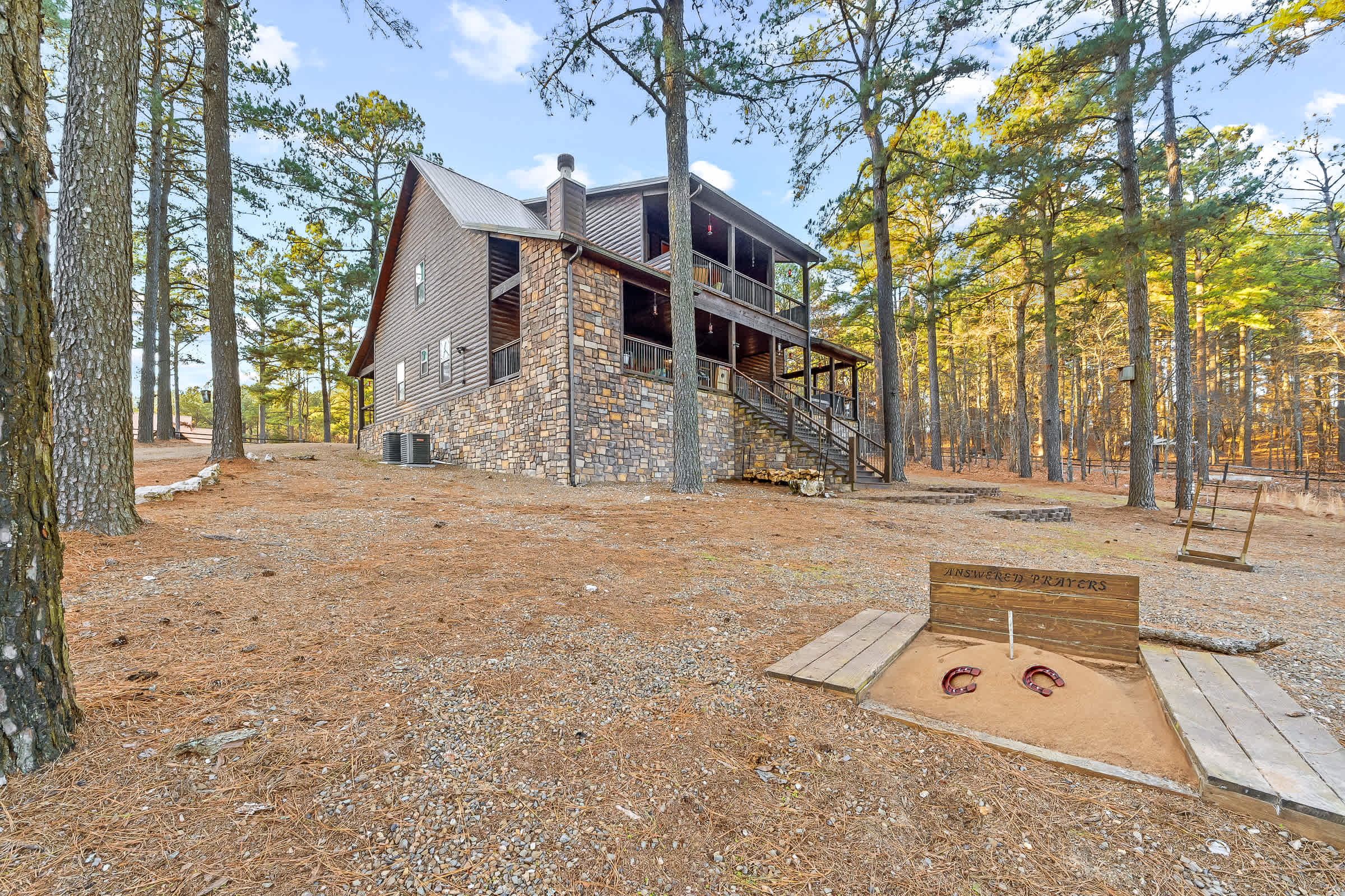 New! Answered Prayers! Pond! Hot Tub! Sleep 22!