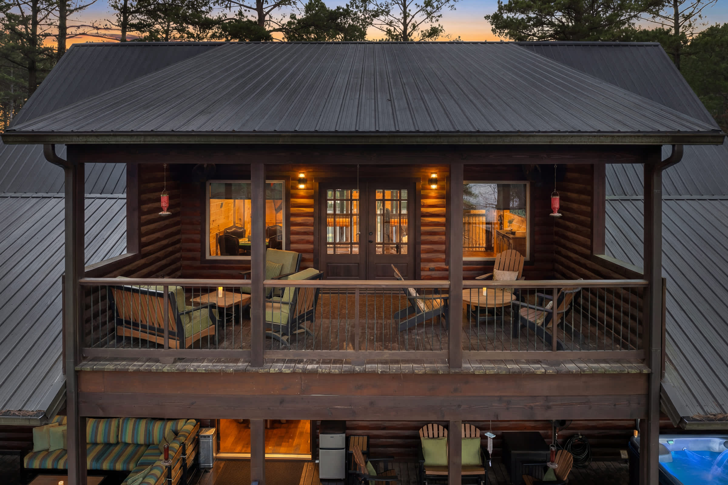 New! Answered Prayers! Pond! Hot Tub! Sleep 22!