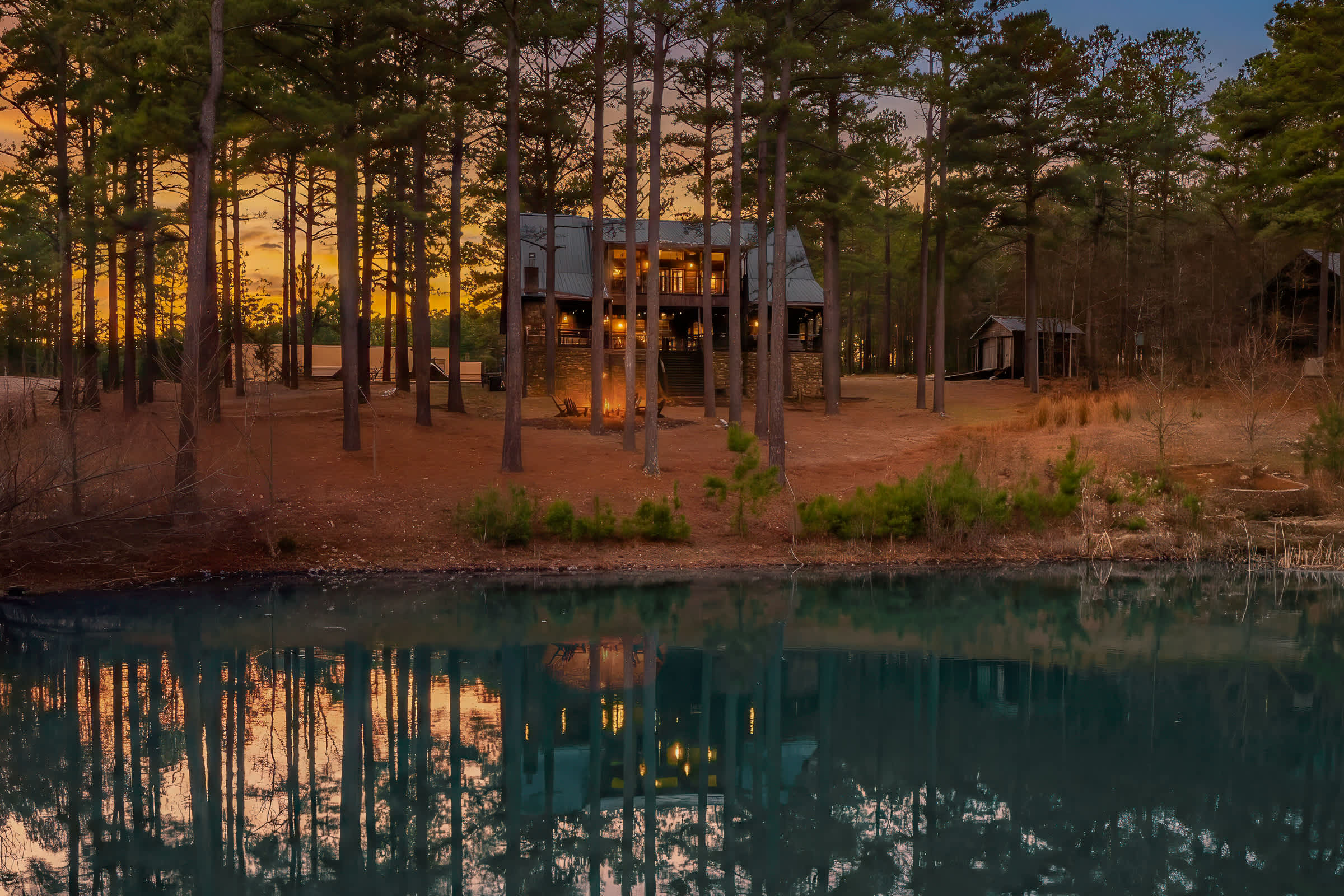 New! Answered Prayers! Pond! Hot Tub! Sleep 22!