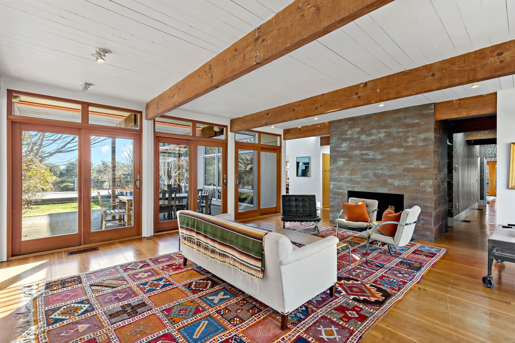 Large living room with plenty of space for the entire family to hang out