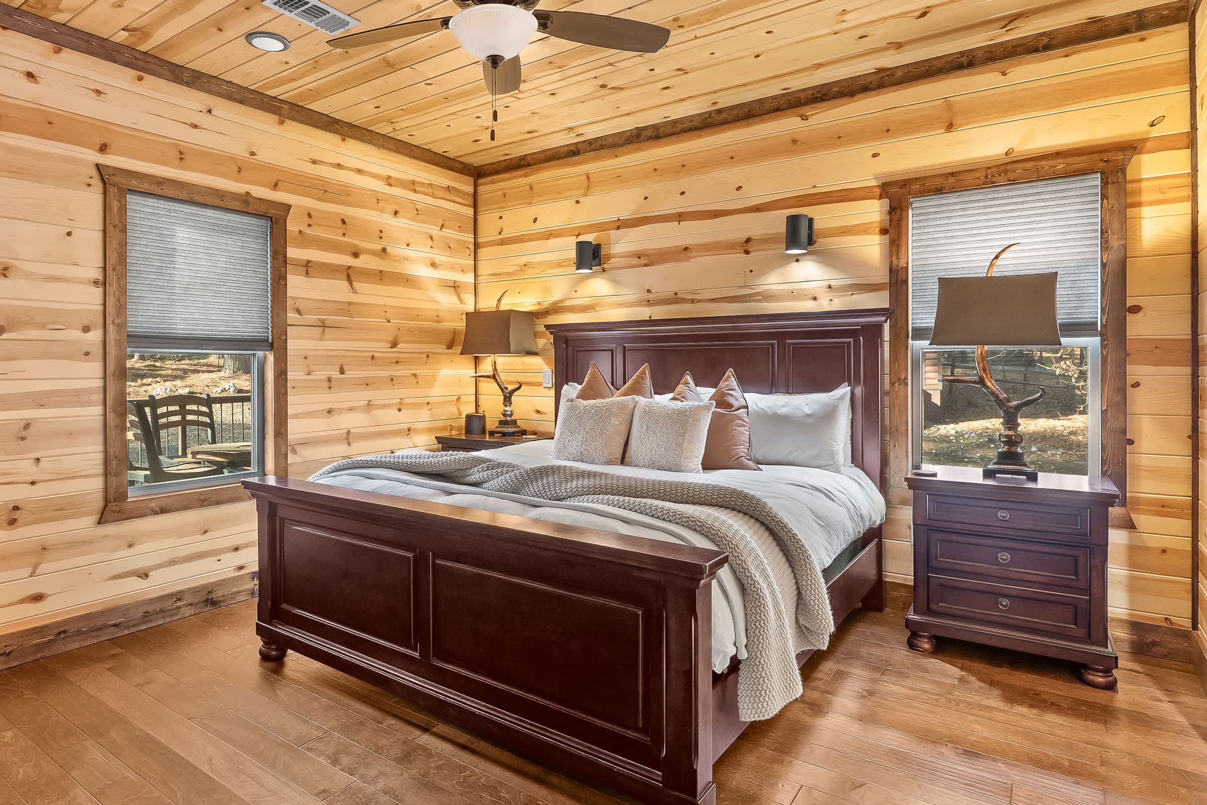 New! Answered Prayers! Pond! Hot Tub! Sleep 22!