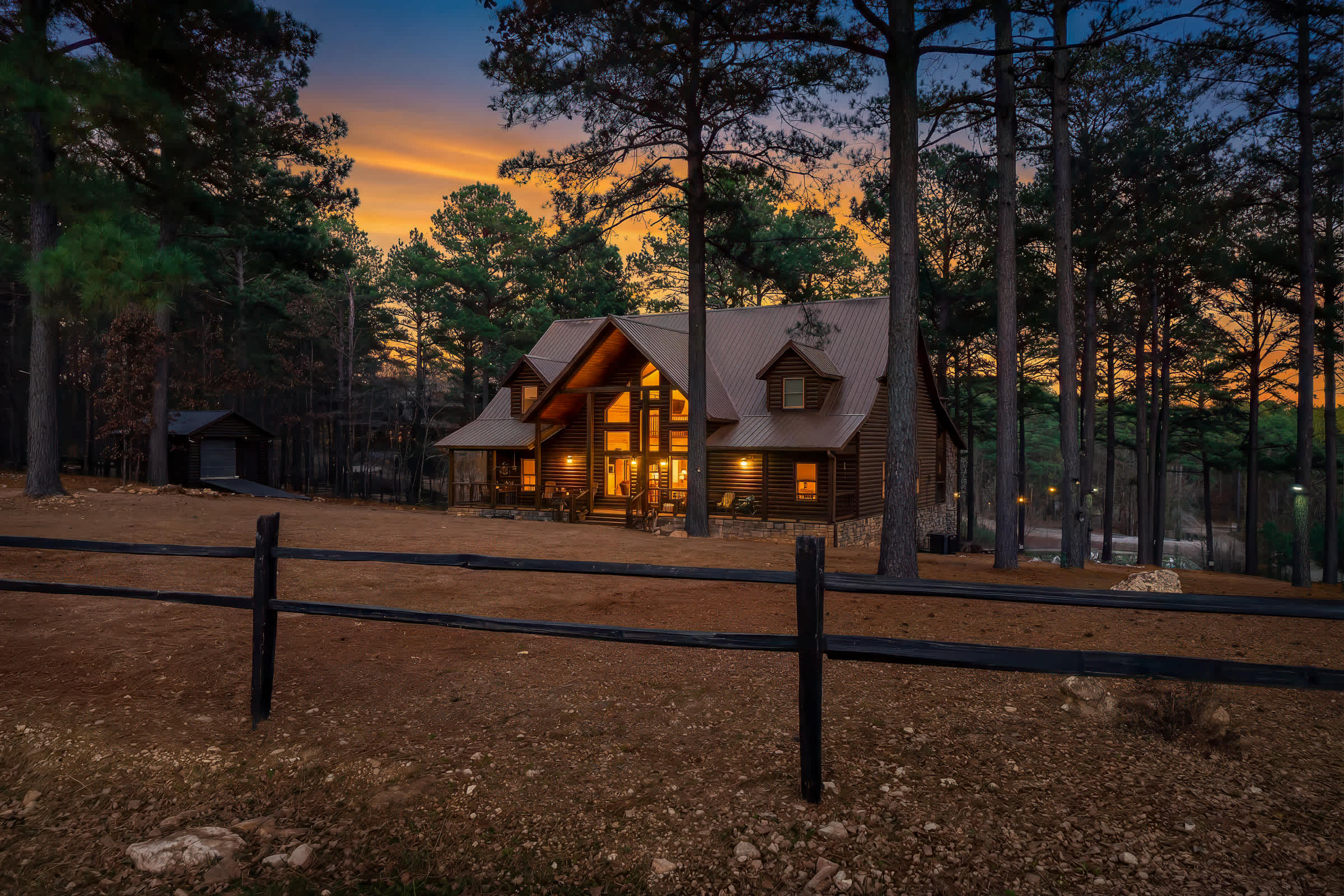 New! Answered Prayers! Pond! Hot Tub! Sleep 22!