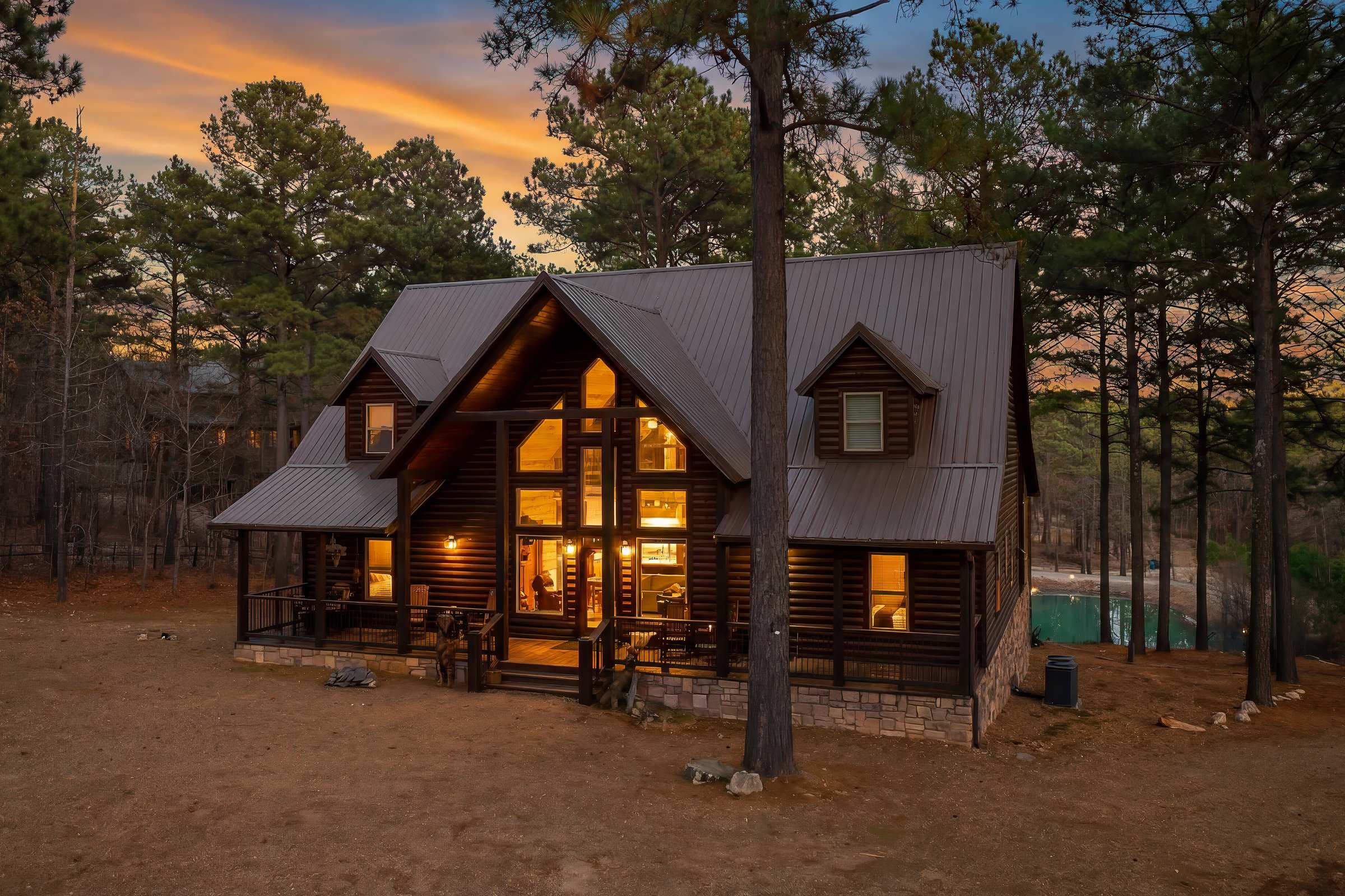 New! Answered Prayers! Pond! Hot Tub! Sleep 22!