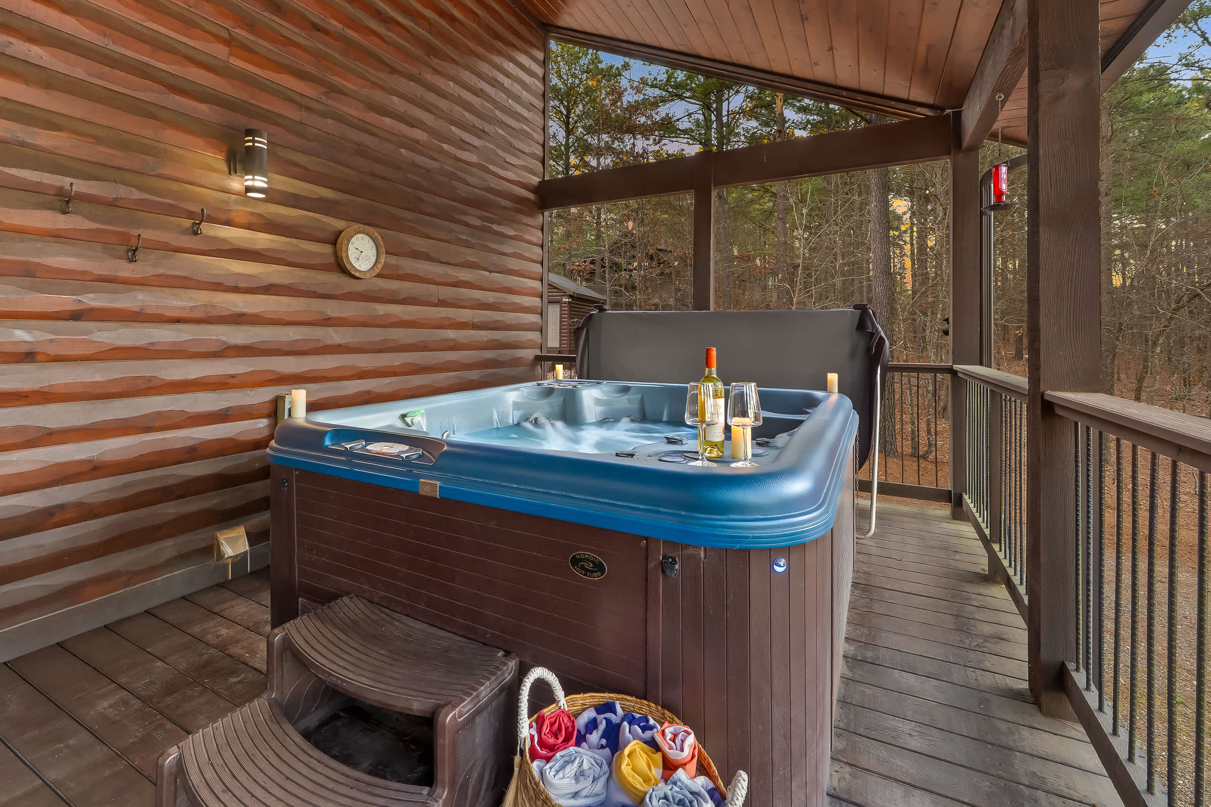 New! Answered Prayers! Pond! Hot Tub! Sleep 22!