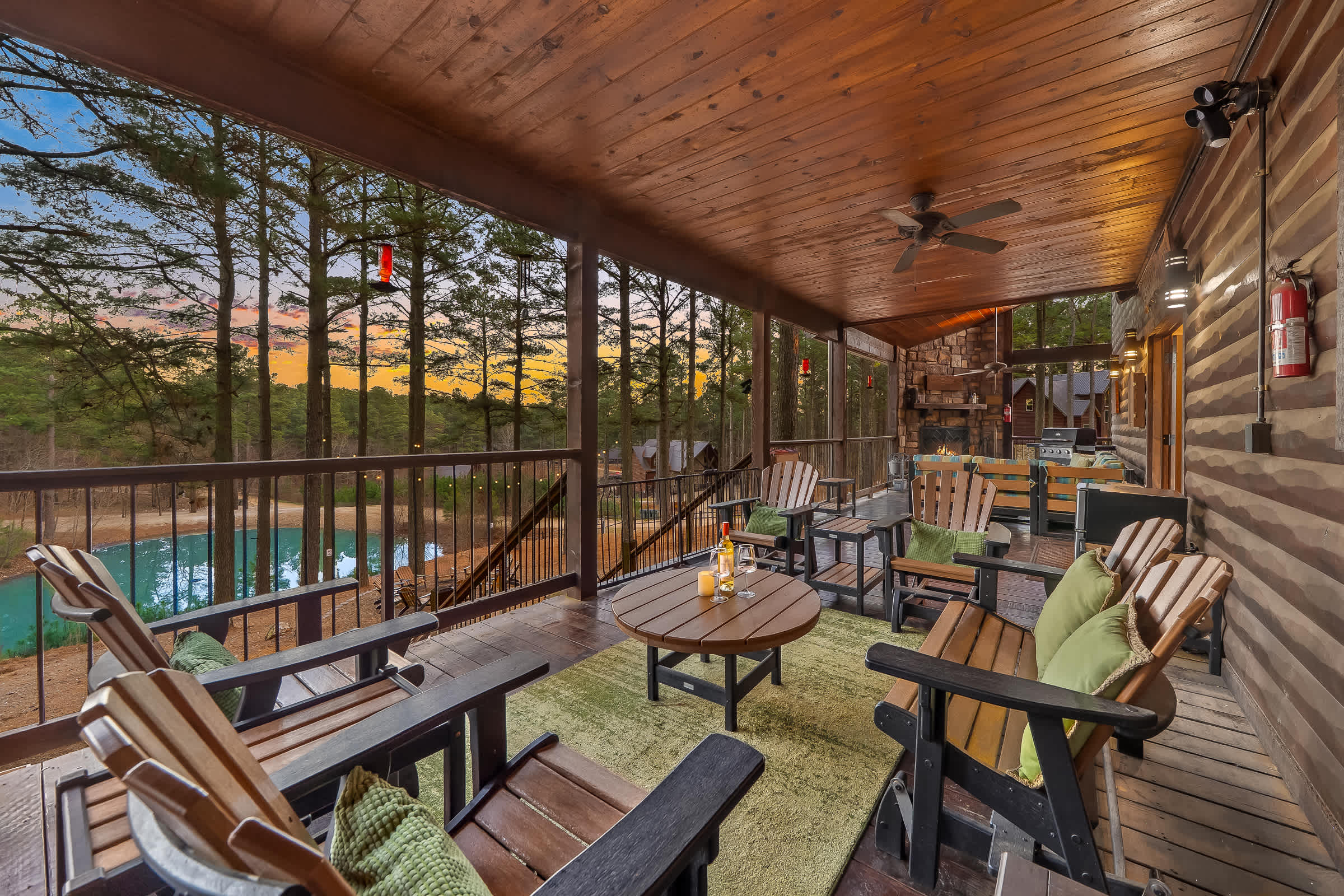 New! Answered Prayers! Pond! Hot Tub! Sleep 22!