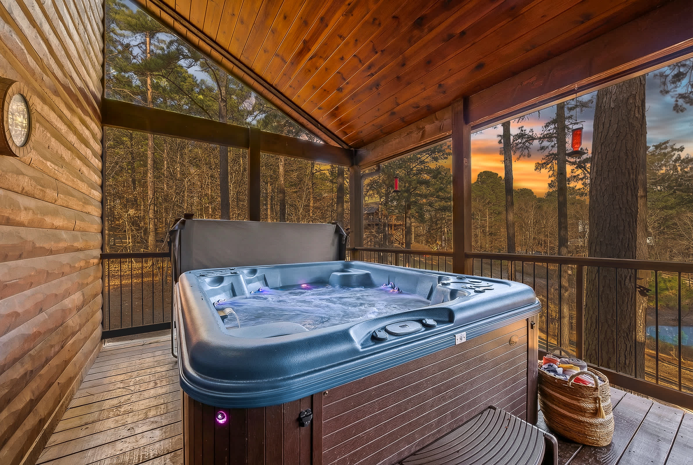 New! Answered Prayers! Pond! Hot Tub! Sleep 22!