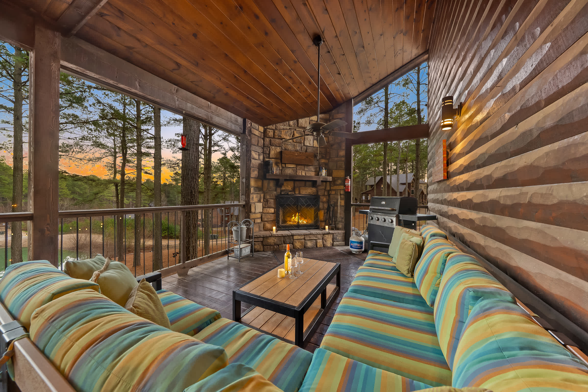 New! Answered Prayers! Pond! Hot Tub! Sleep 22!