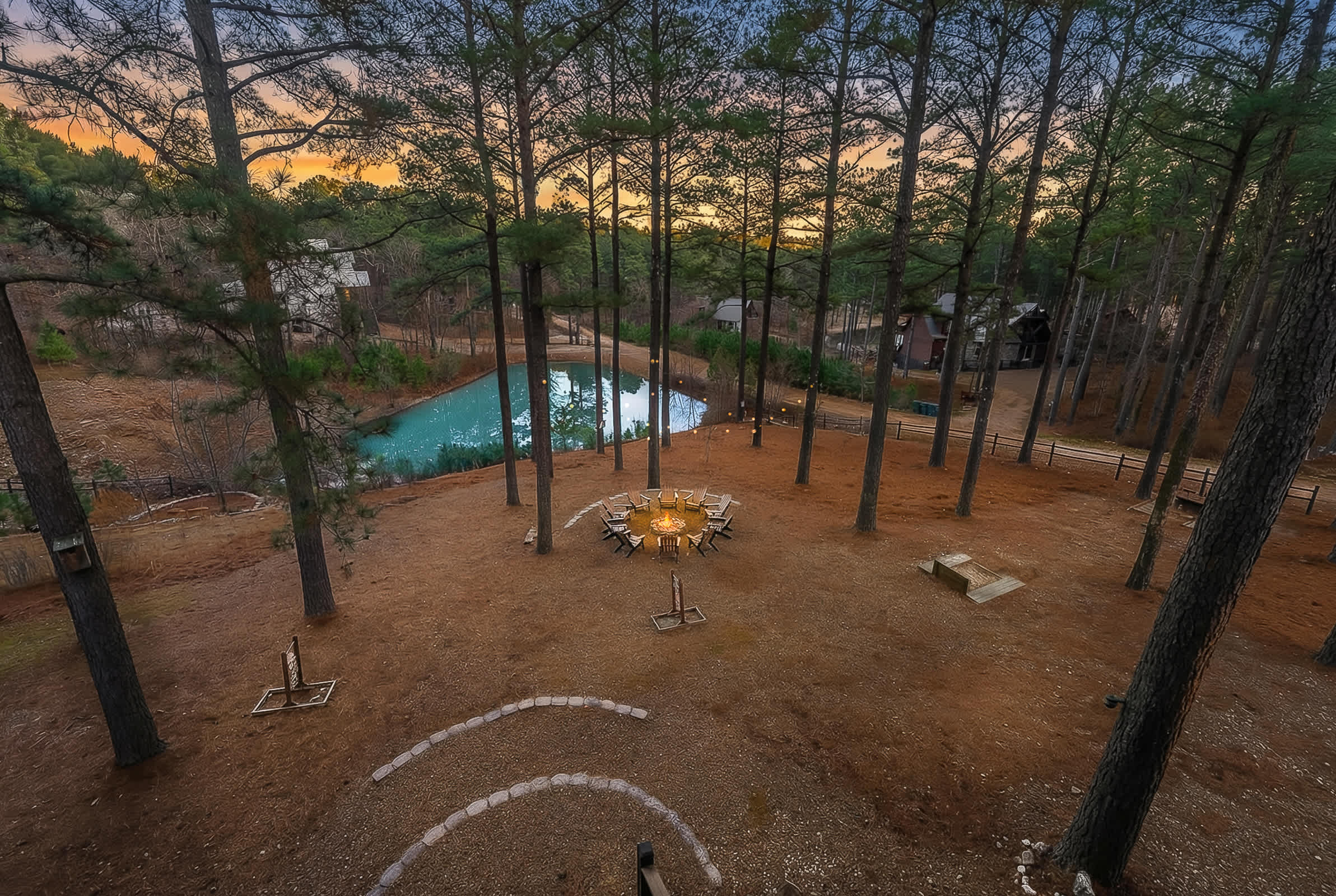 New! Answered Prayers! Pond! Hot Tub! Sleep 22!