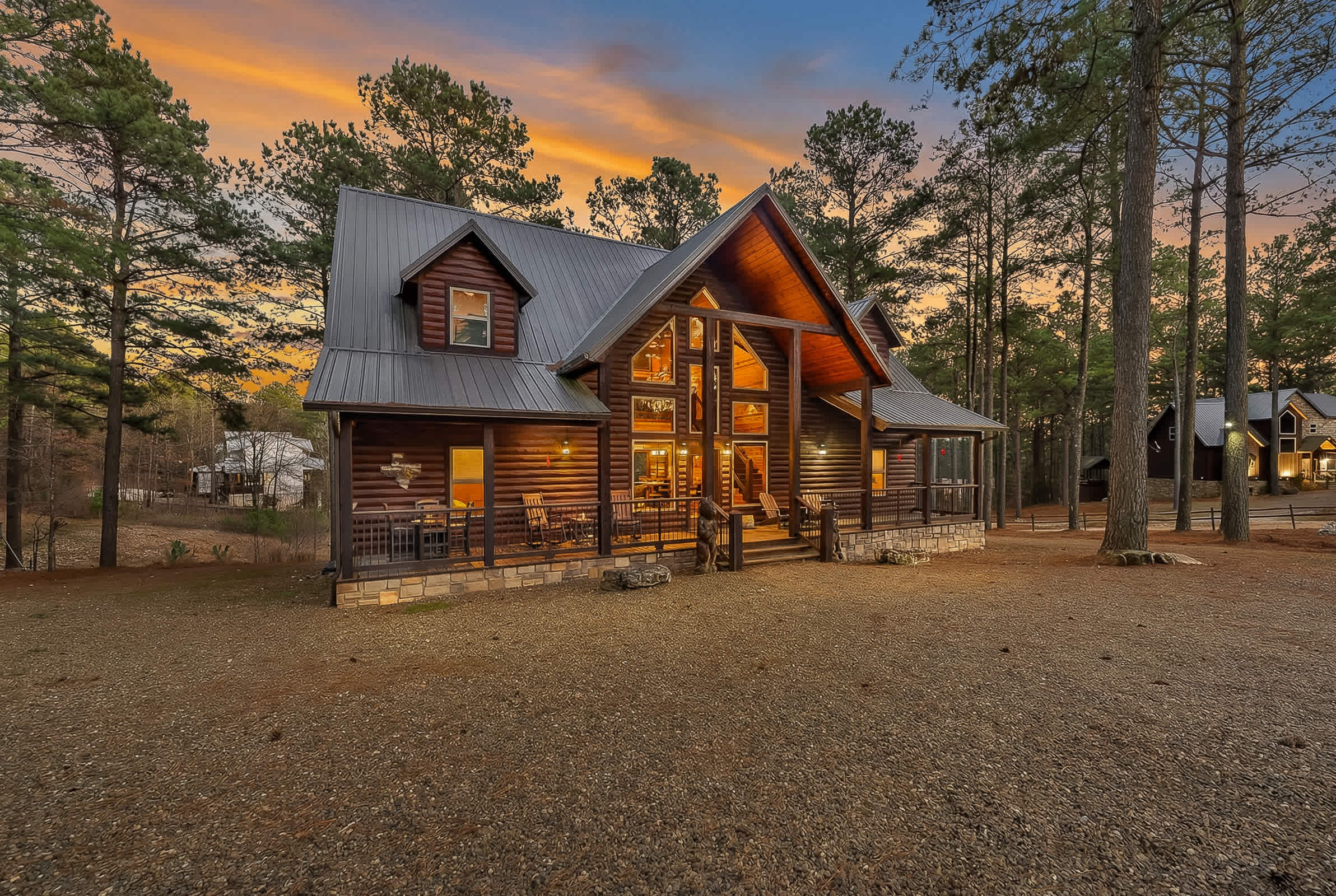New! Answered Prayers! Pond! Hot Tub! Sleep 22!