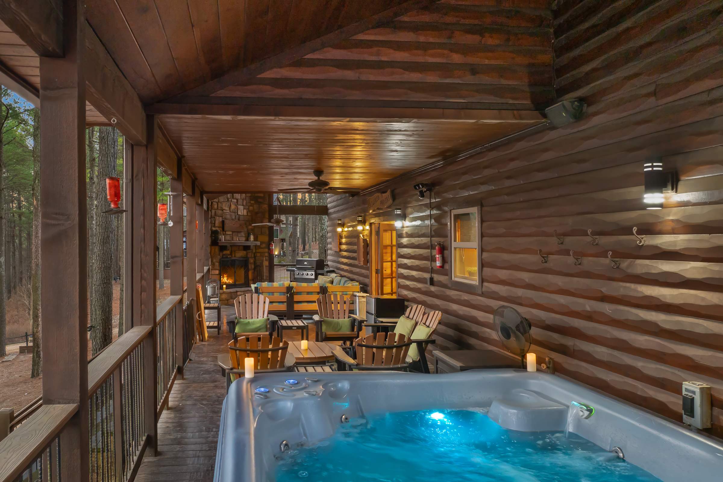 New! Answered Prayers! Pond! Hot Tub! Sleep 22!