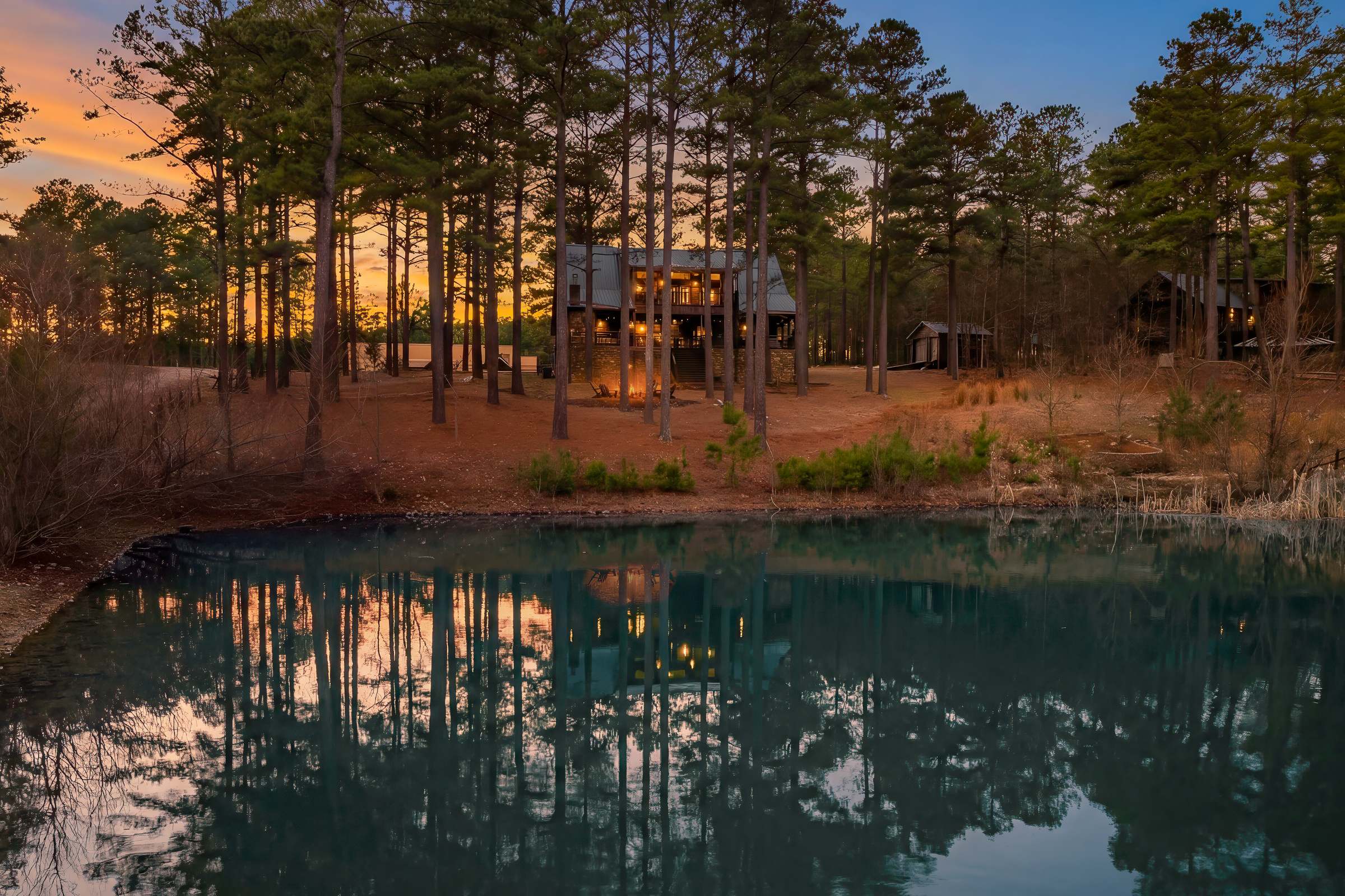 New! Answered Prayers! Pond! Hot Tub! Sleep 22!